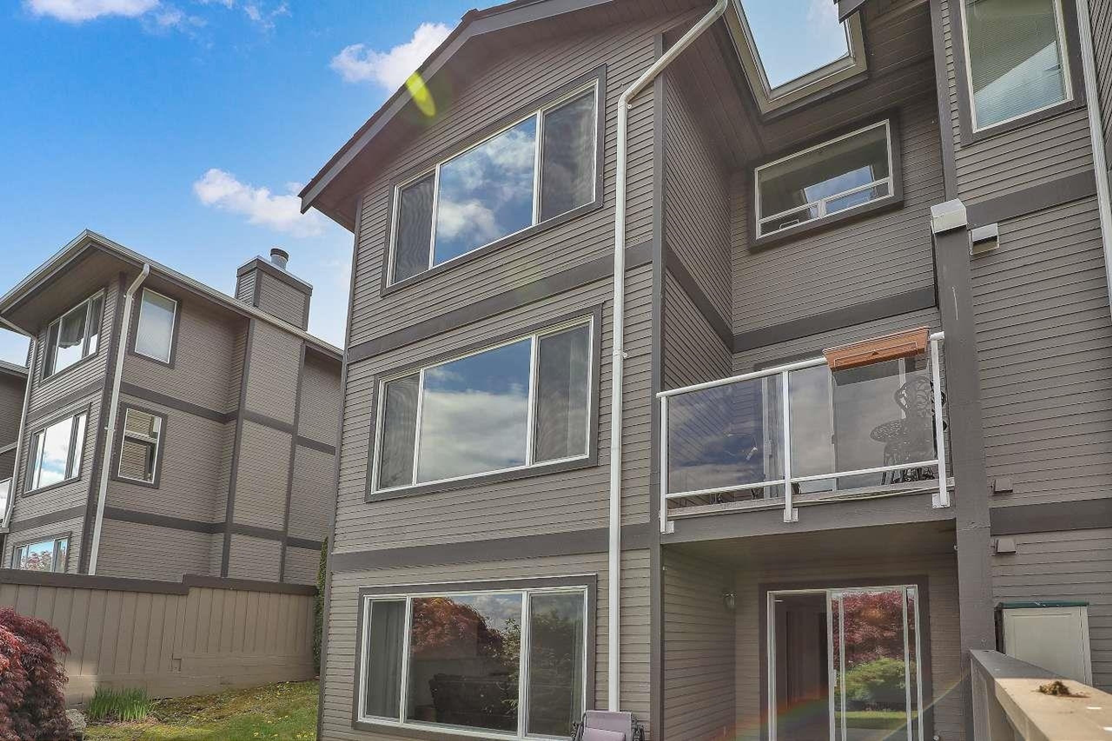 1140 Castle Crescent, Port Coquitlam - Exteriors - Photo 3