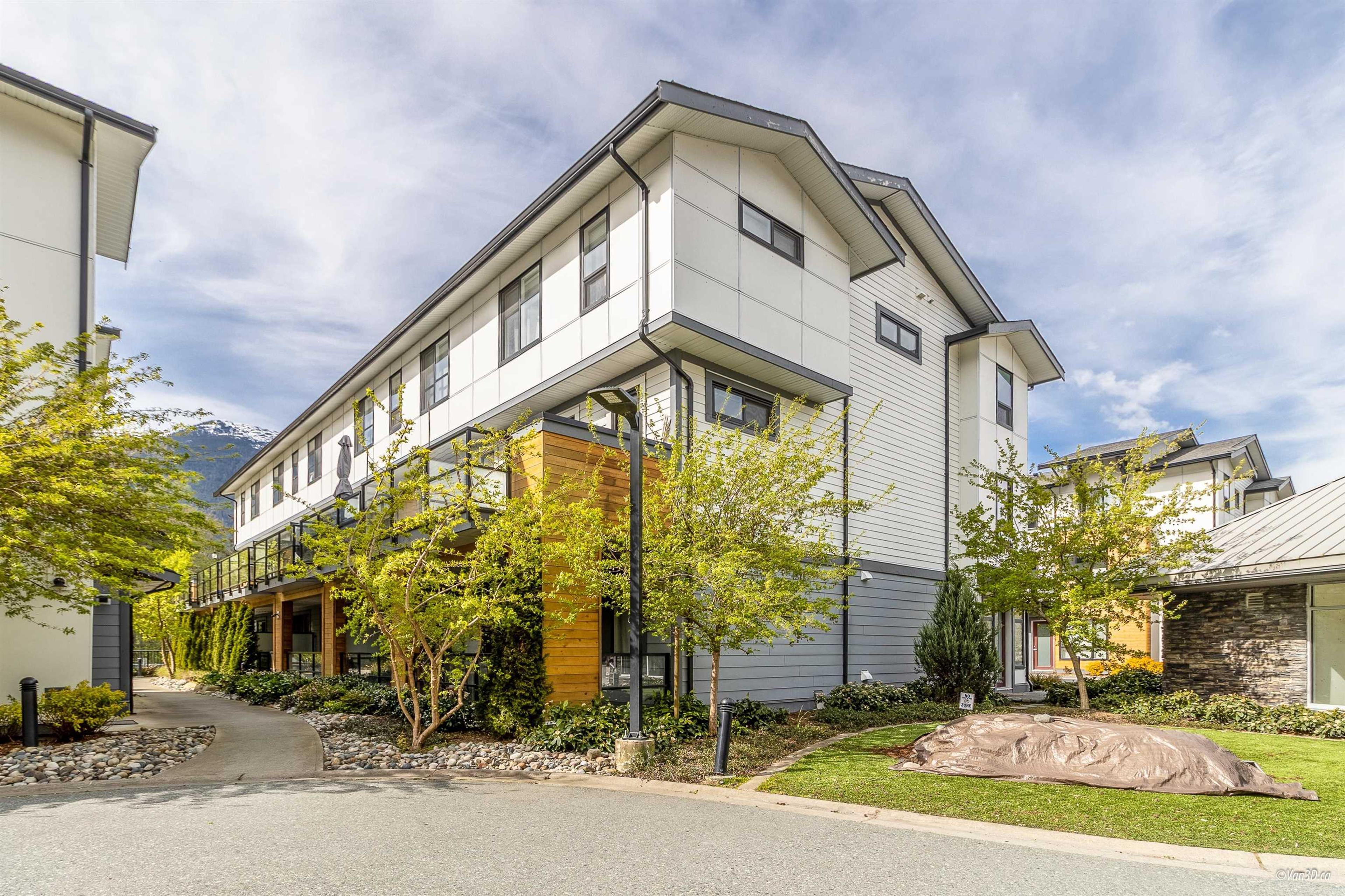 1188 Main Street, Squamish - Exteriors - Full Complex View - Photo 4