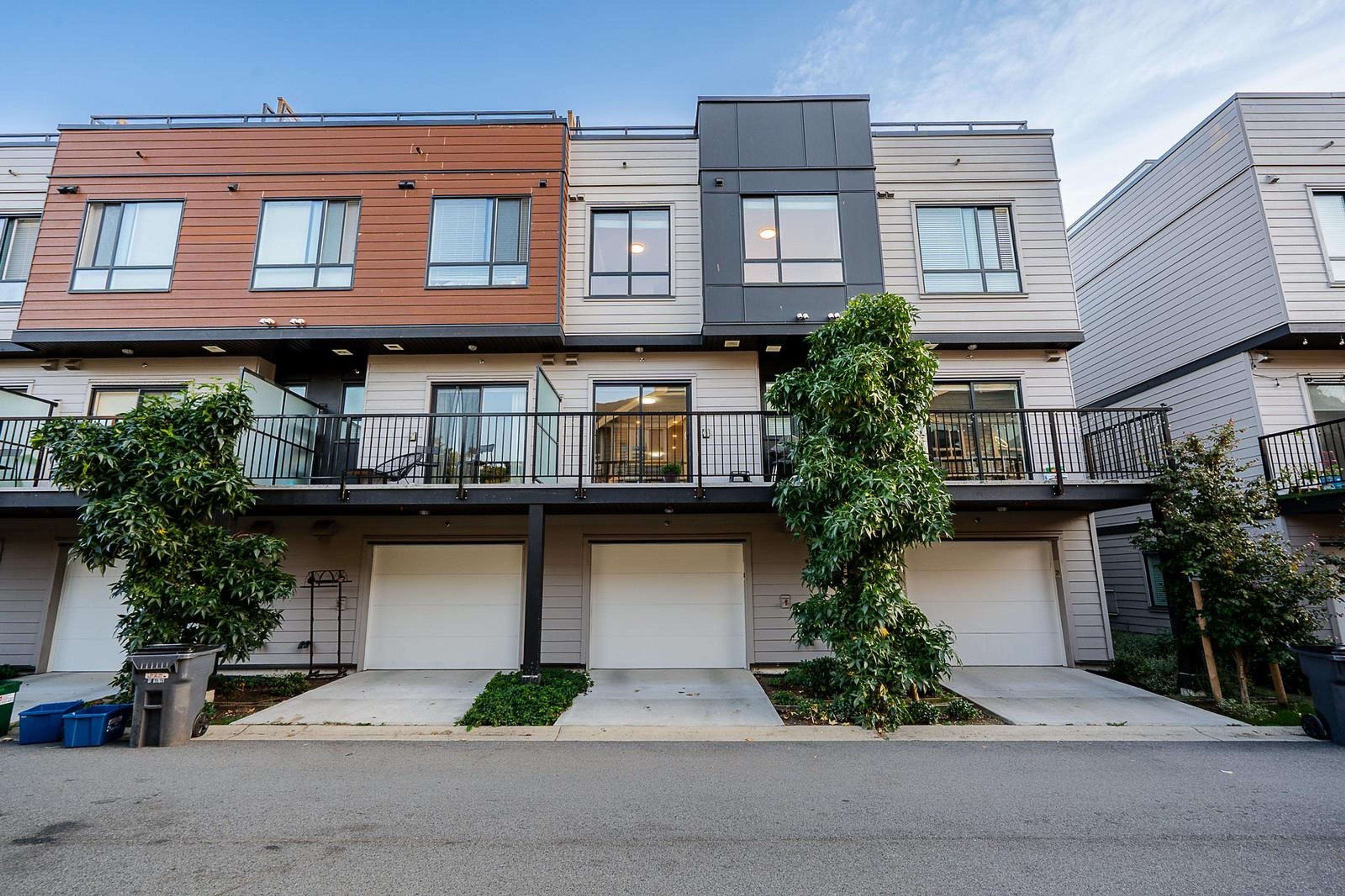 19749 55 Avenue, Langley - Exteriors - Full Complex View - Photo 6