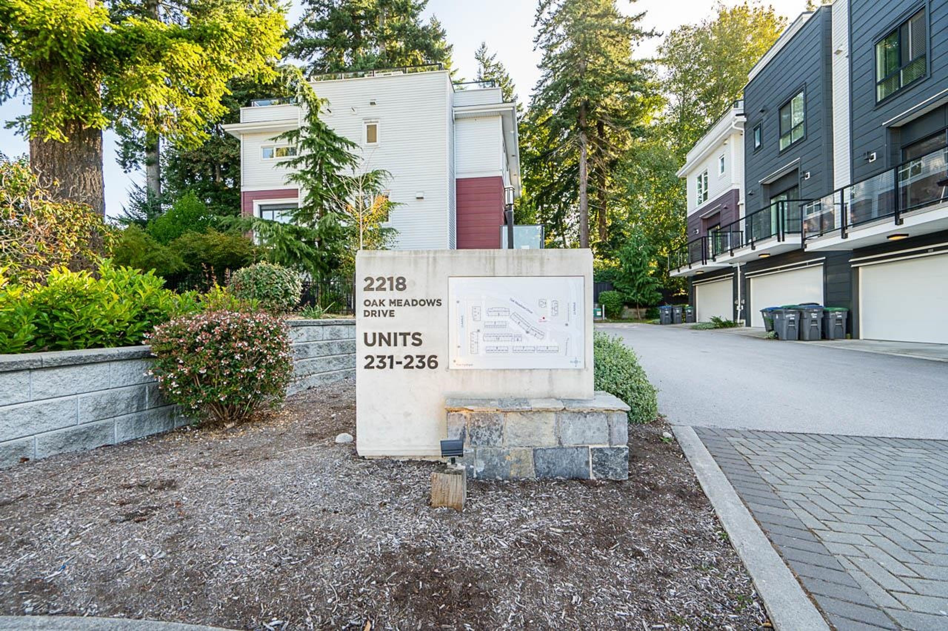 2218 Oak Meadows Drive, Surrey - Exteriors - Photo 1