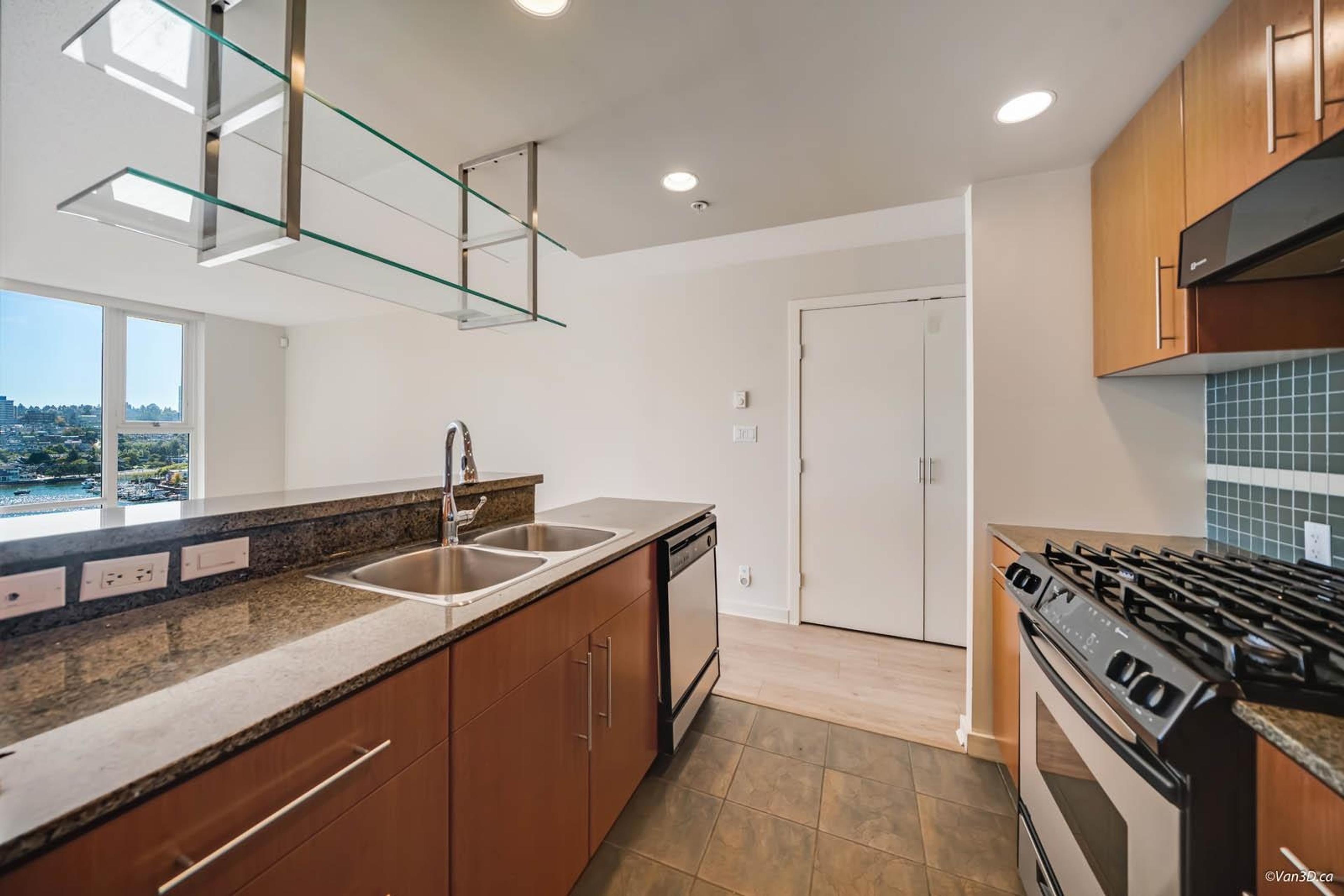 #1506 583 BEACH CRESCENT - Image 9