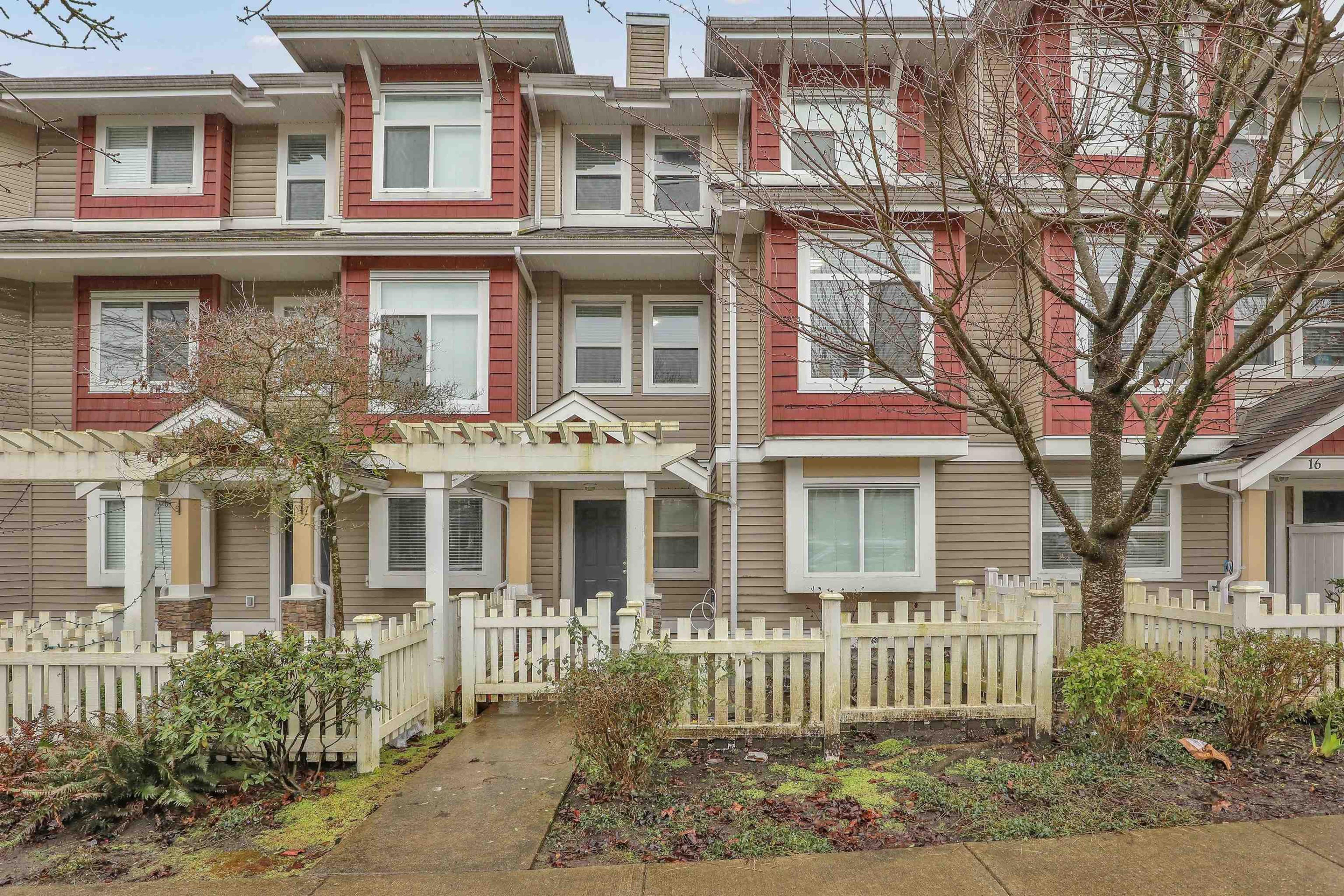 8655 159 Street, Surrey - Exteriors - Photo 2