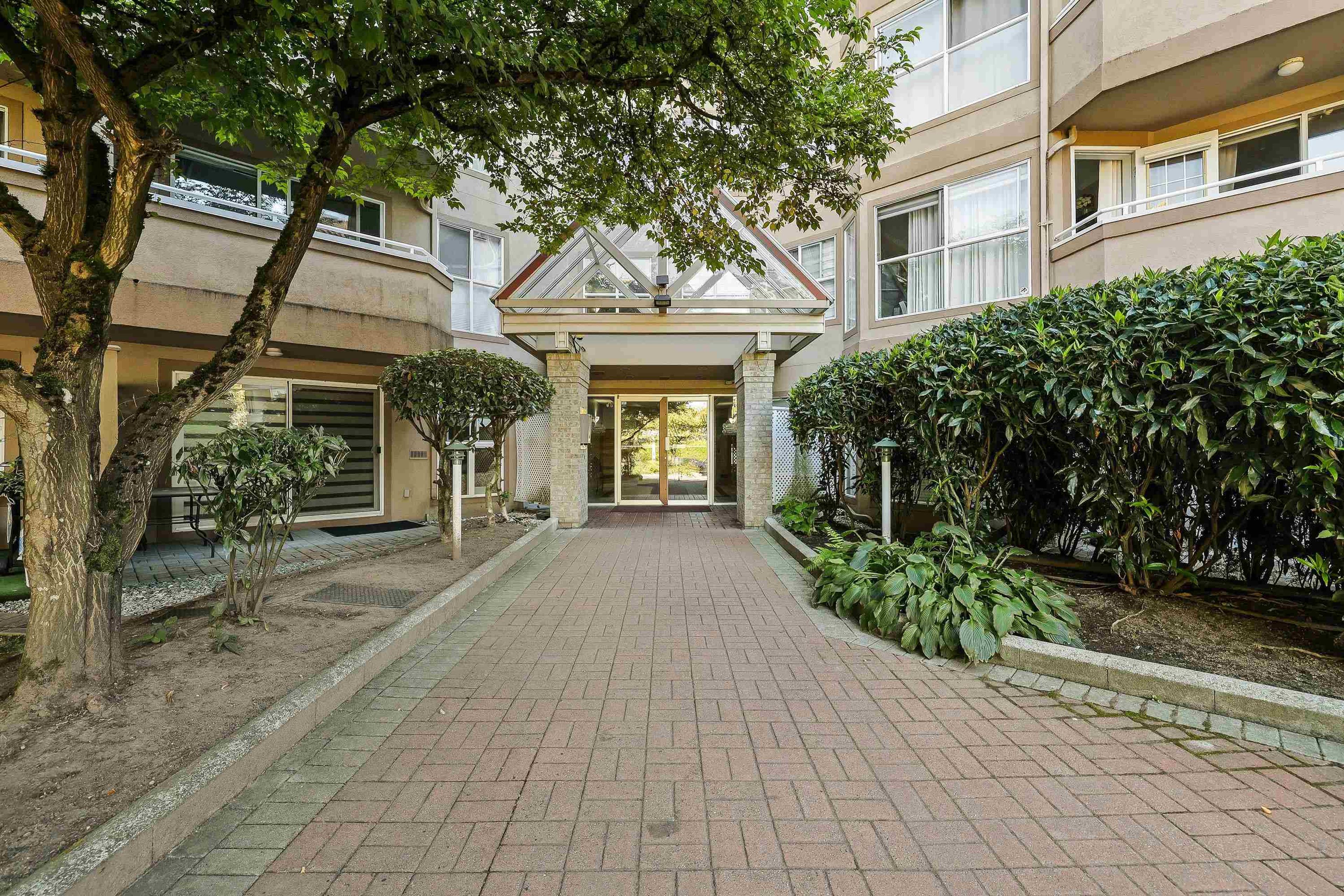 7435 121a Street, Surrey - Exteriors - Photo 4