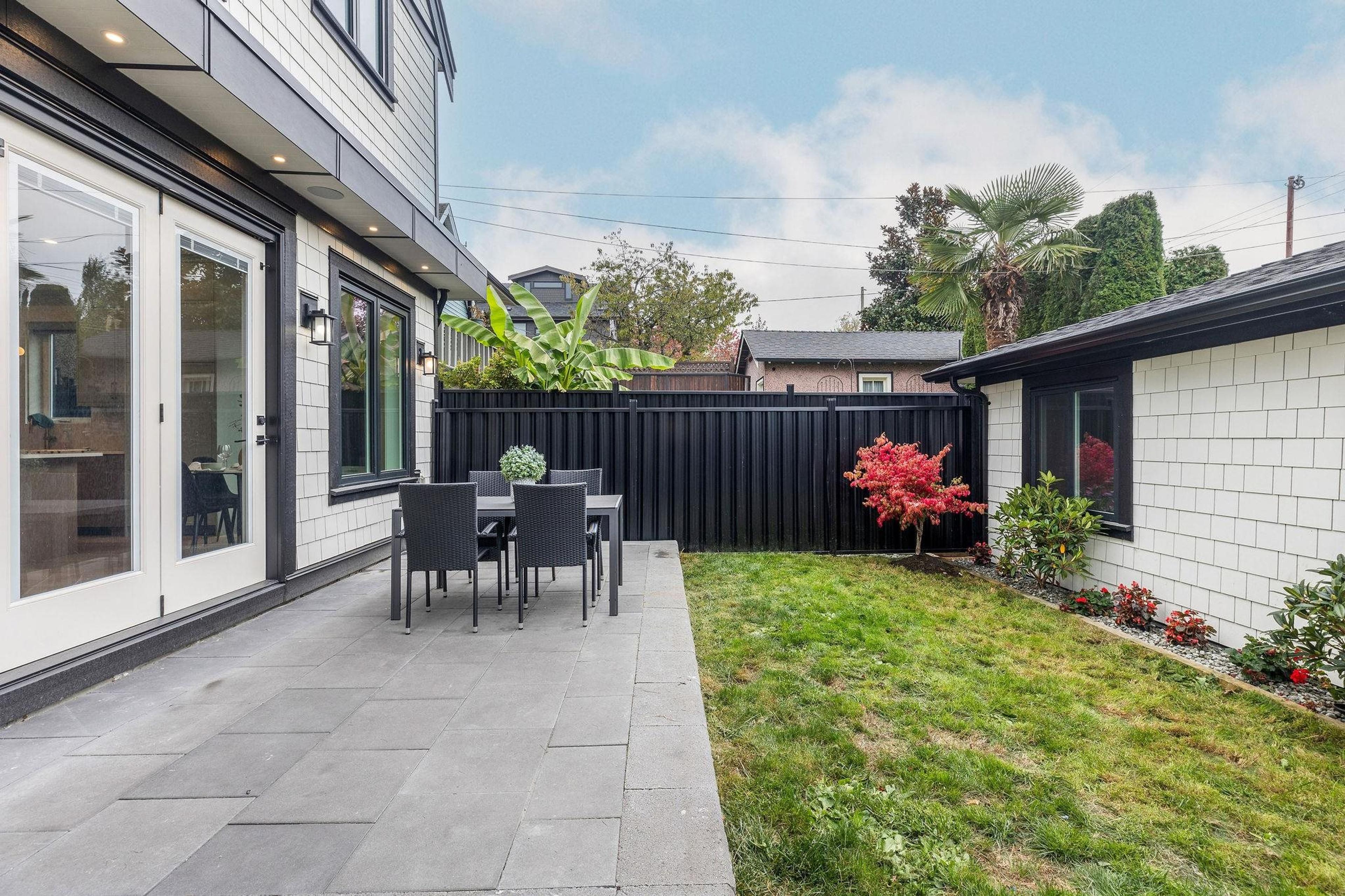 2334 E 5th Avenue, Vancouver - Outdoor Amenities - Garden / Yard/ Backyard/ Porch/ Deck - Photo 1