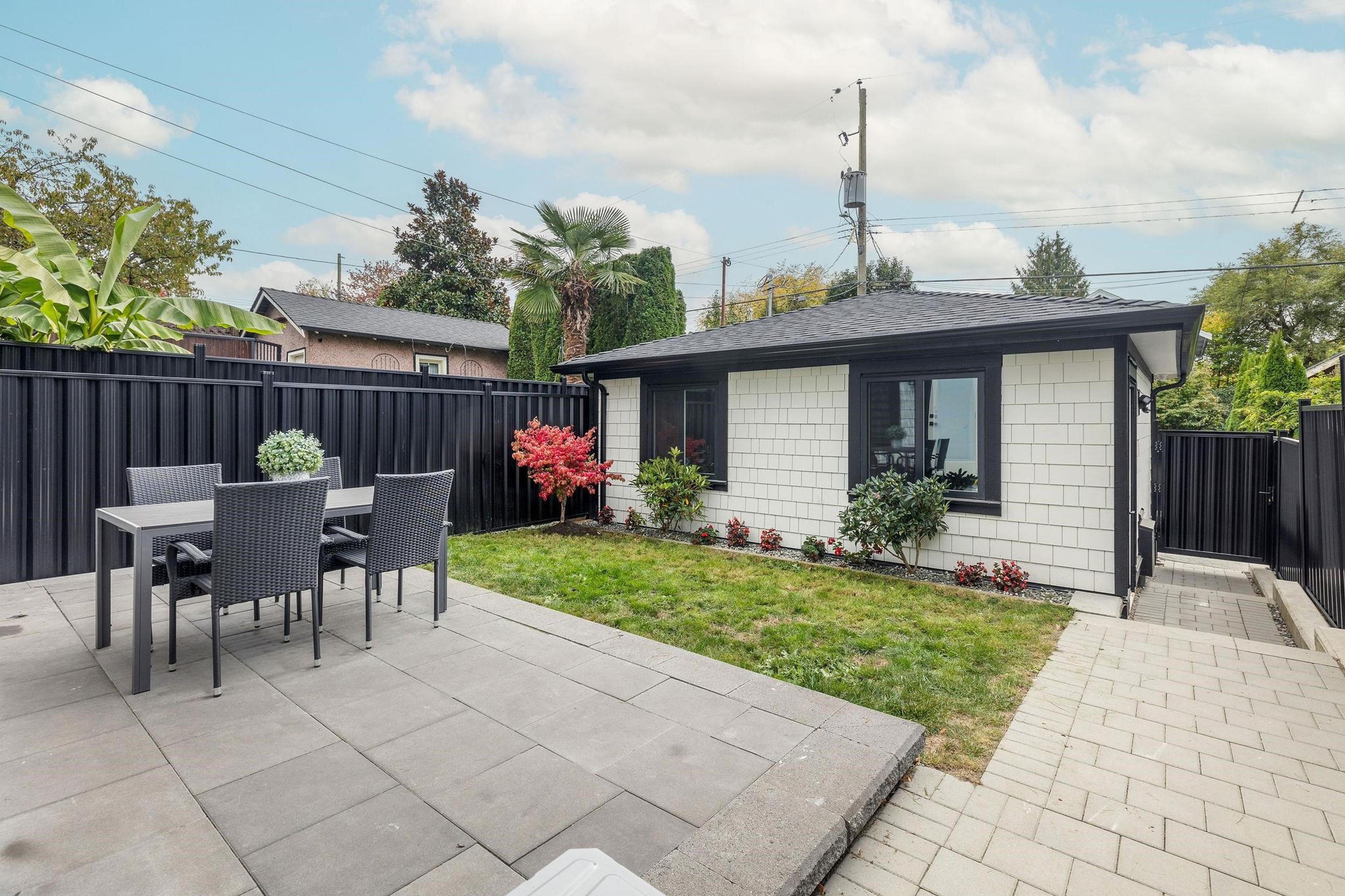 2334 E 5th Avenue, Vancouver - Outdoor Amenities - Garden / Yard/ Backyard/ Porch/ Deck - Photo 2