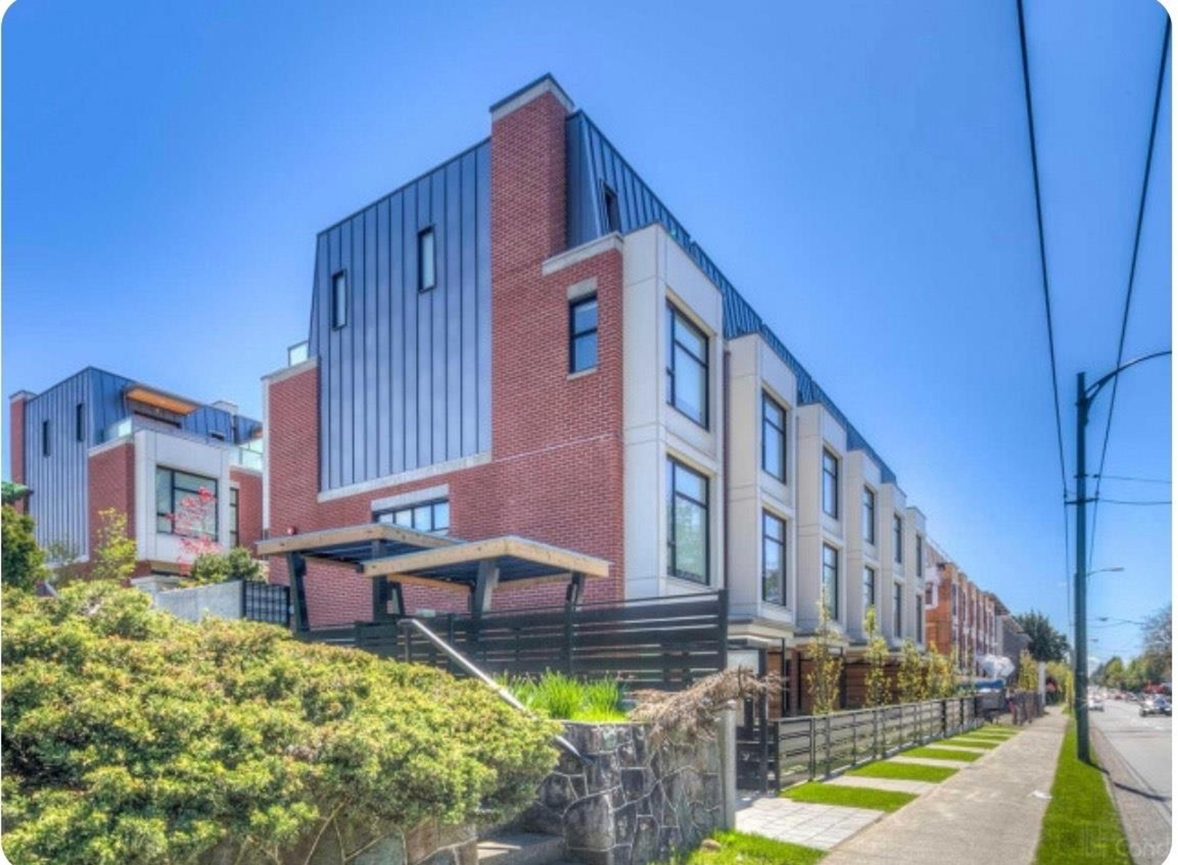 5436 Oak Street, Vancouver - Exteriors - Full Complex View - Photo 1