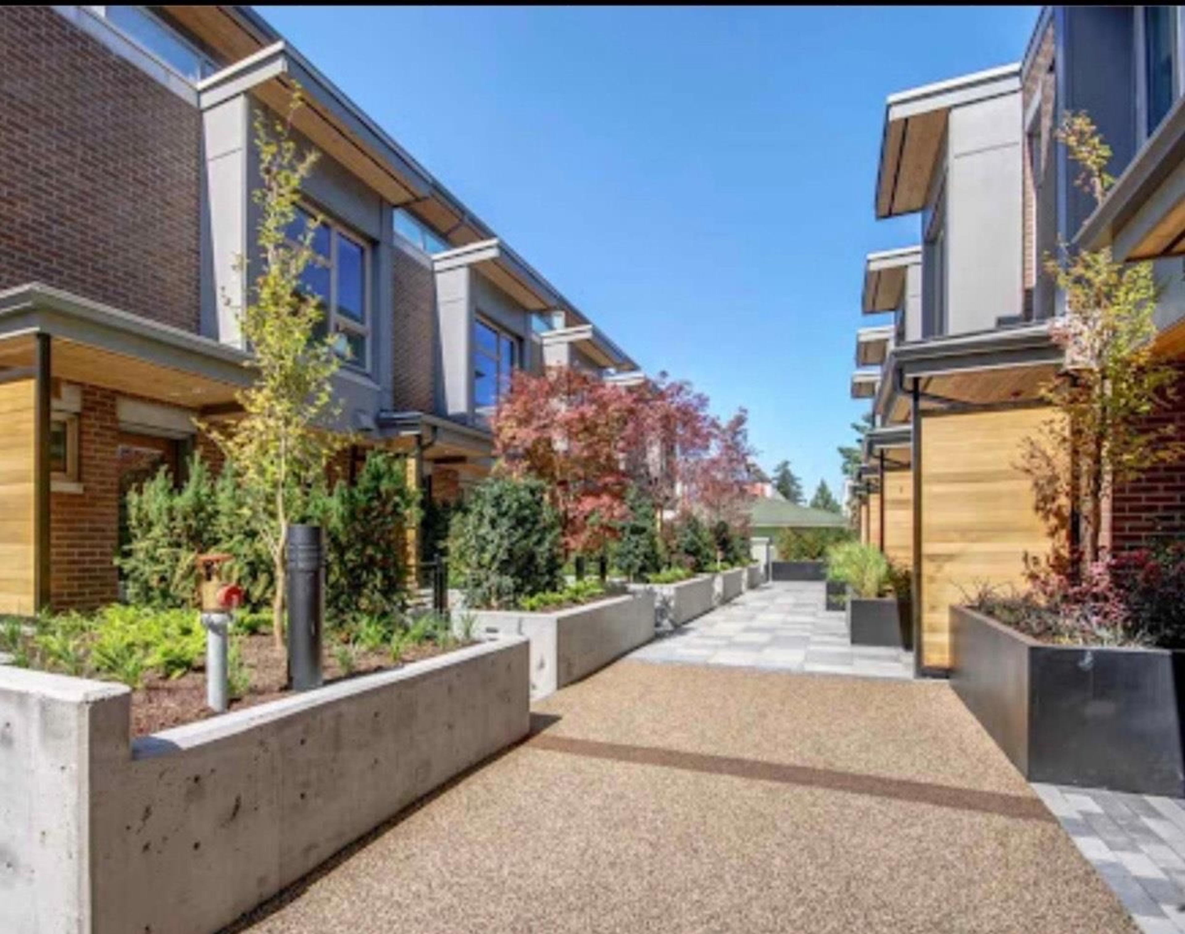 5436 Oak Street, Vancouver - Exteriors - Full Complex View - Photo 2