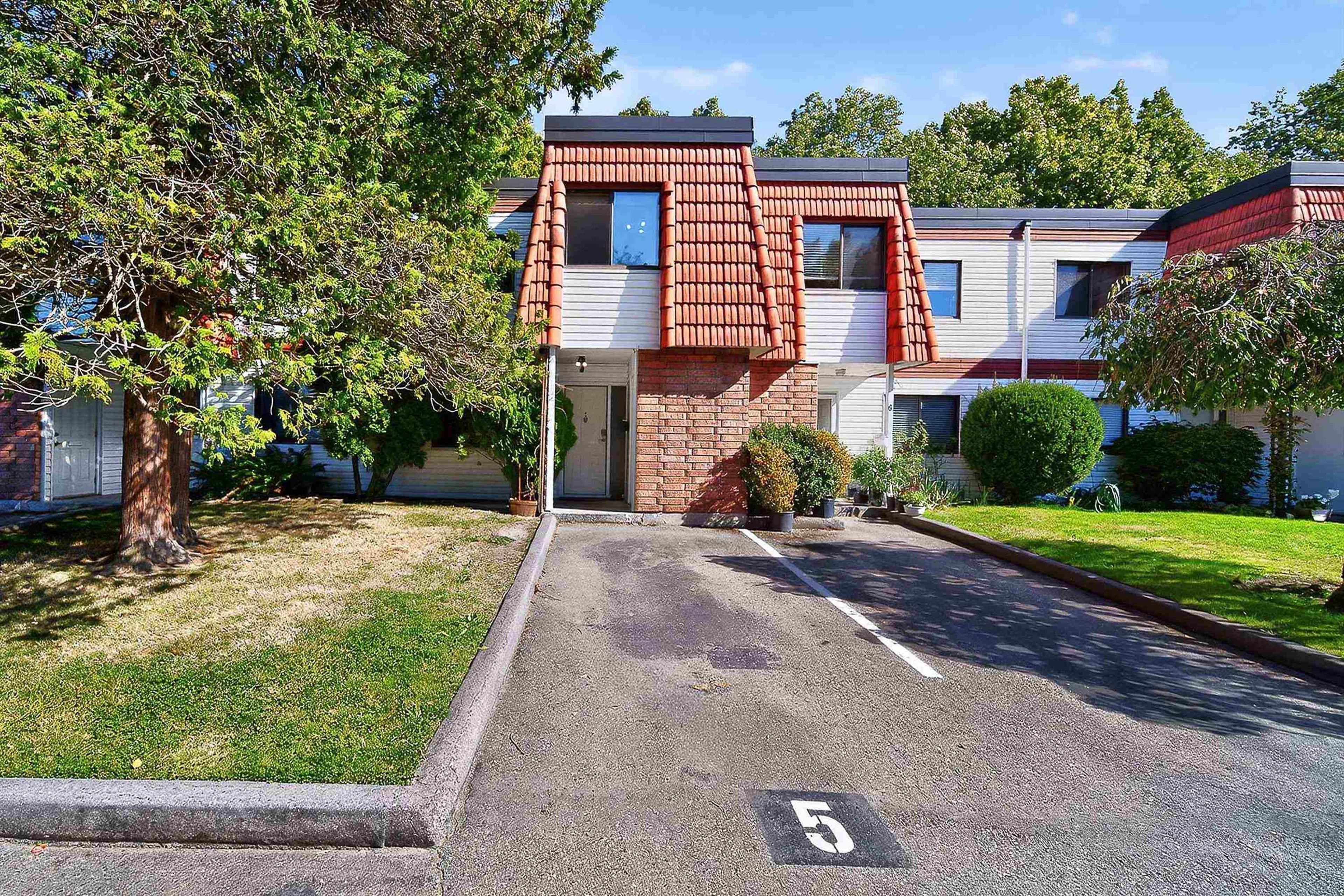 10680 Springmont Drive, Richmond - Exteriors - Photo 1