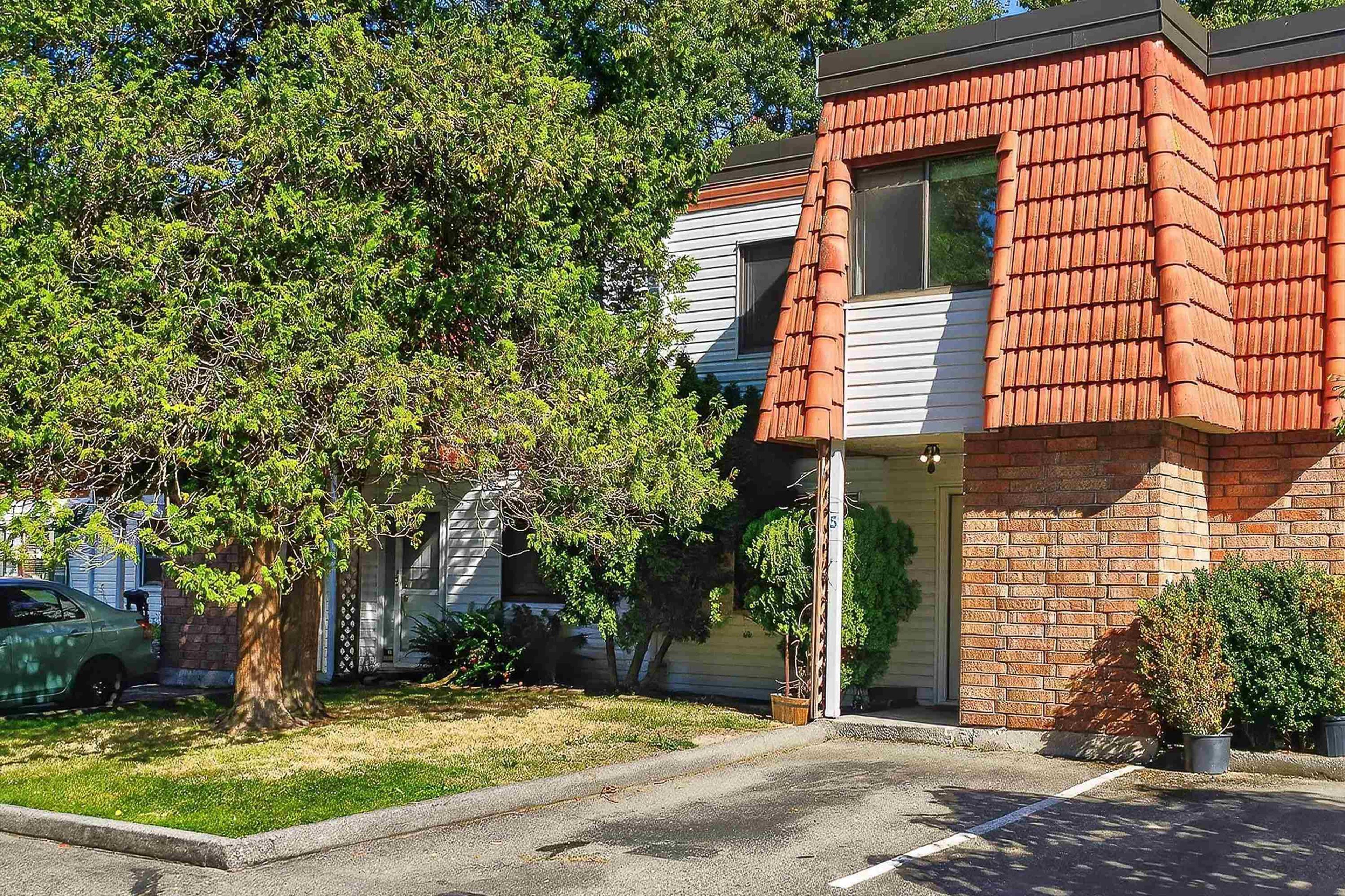 10680 Springmont Drive, Richmond - Exteriors - Photo 4