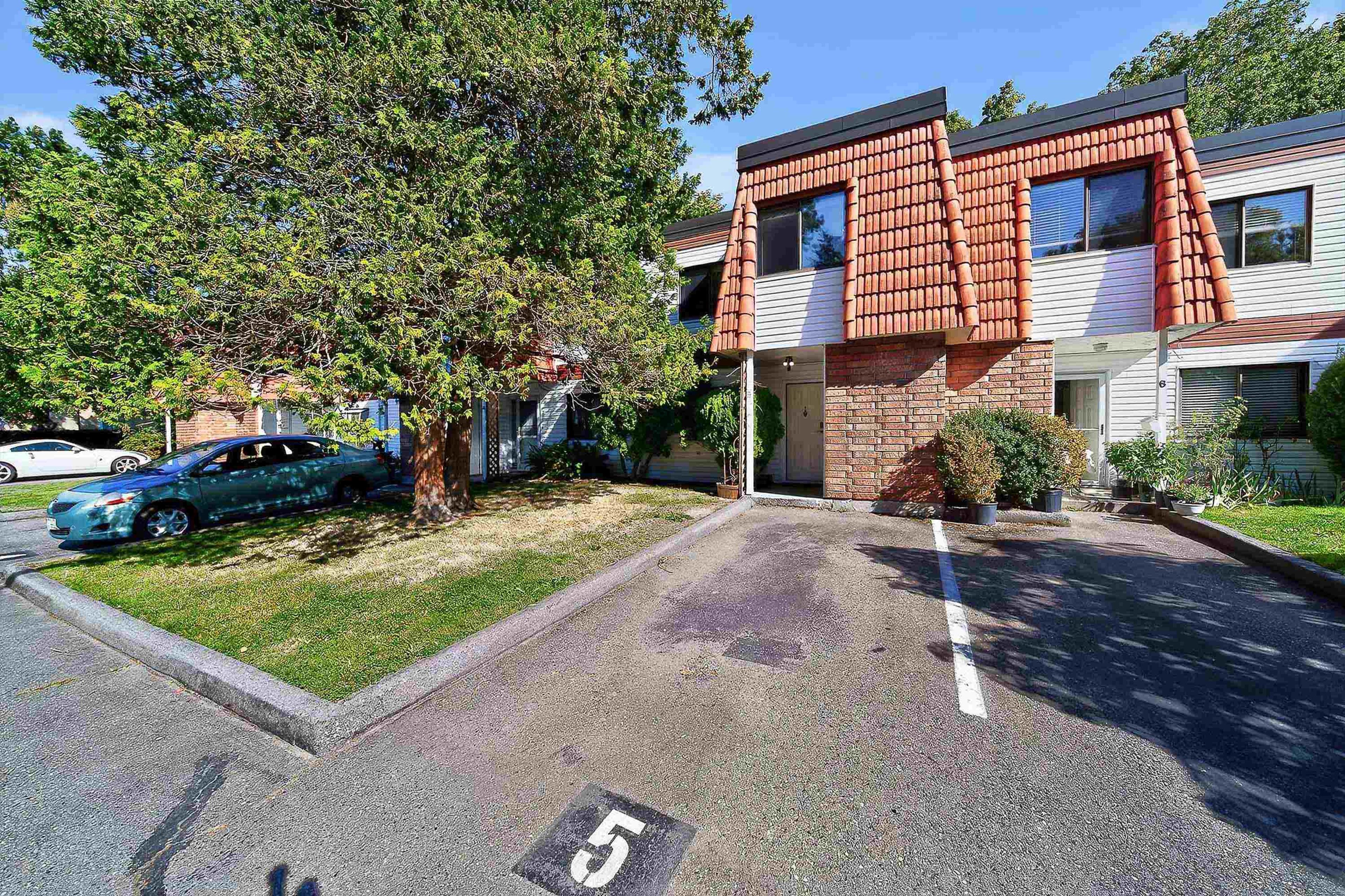 10680 Springmont Drive, Richmond - Exteriors - Photo 6