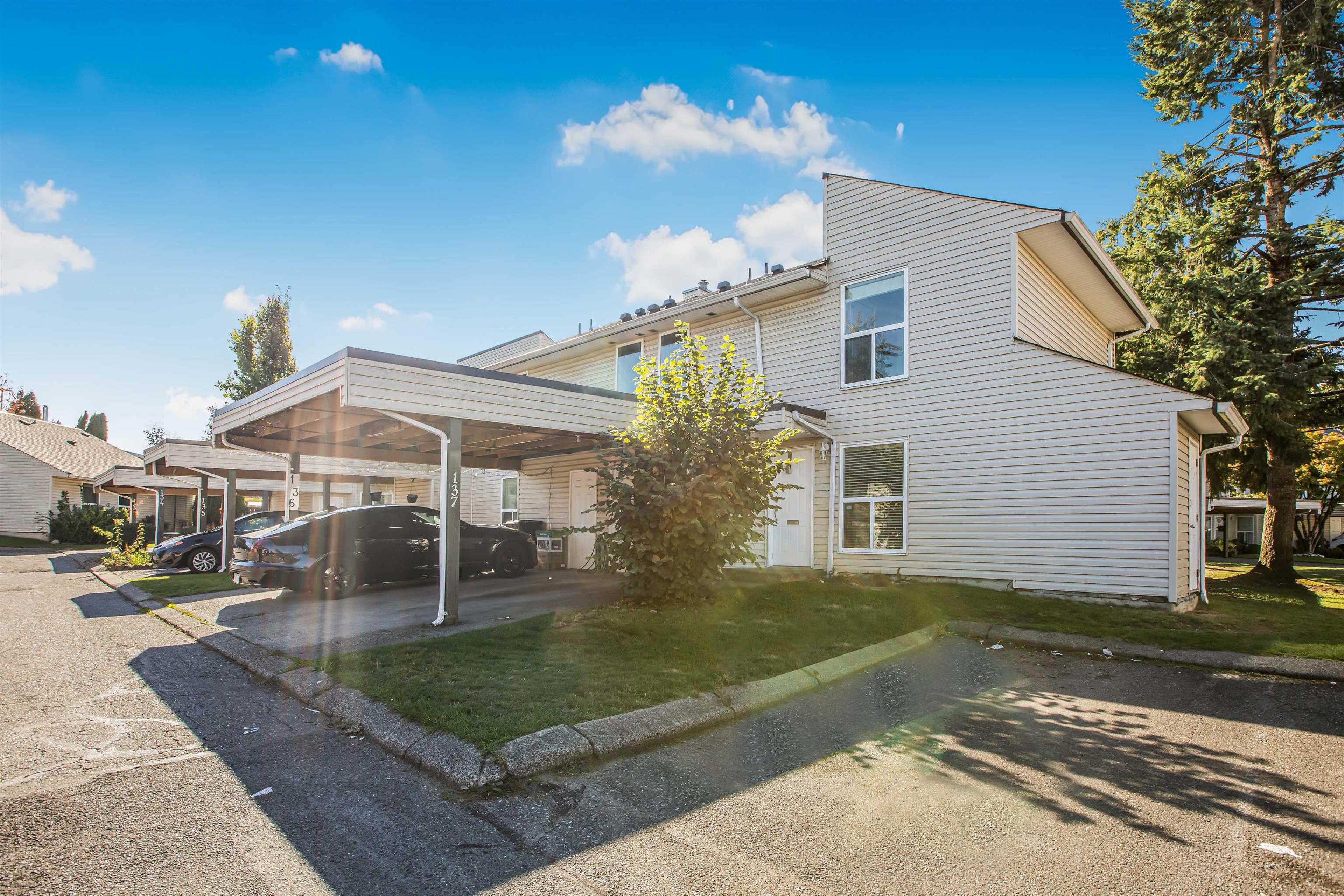 , Abbotsford - Exteriors - Full Complex View - Photo 1