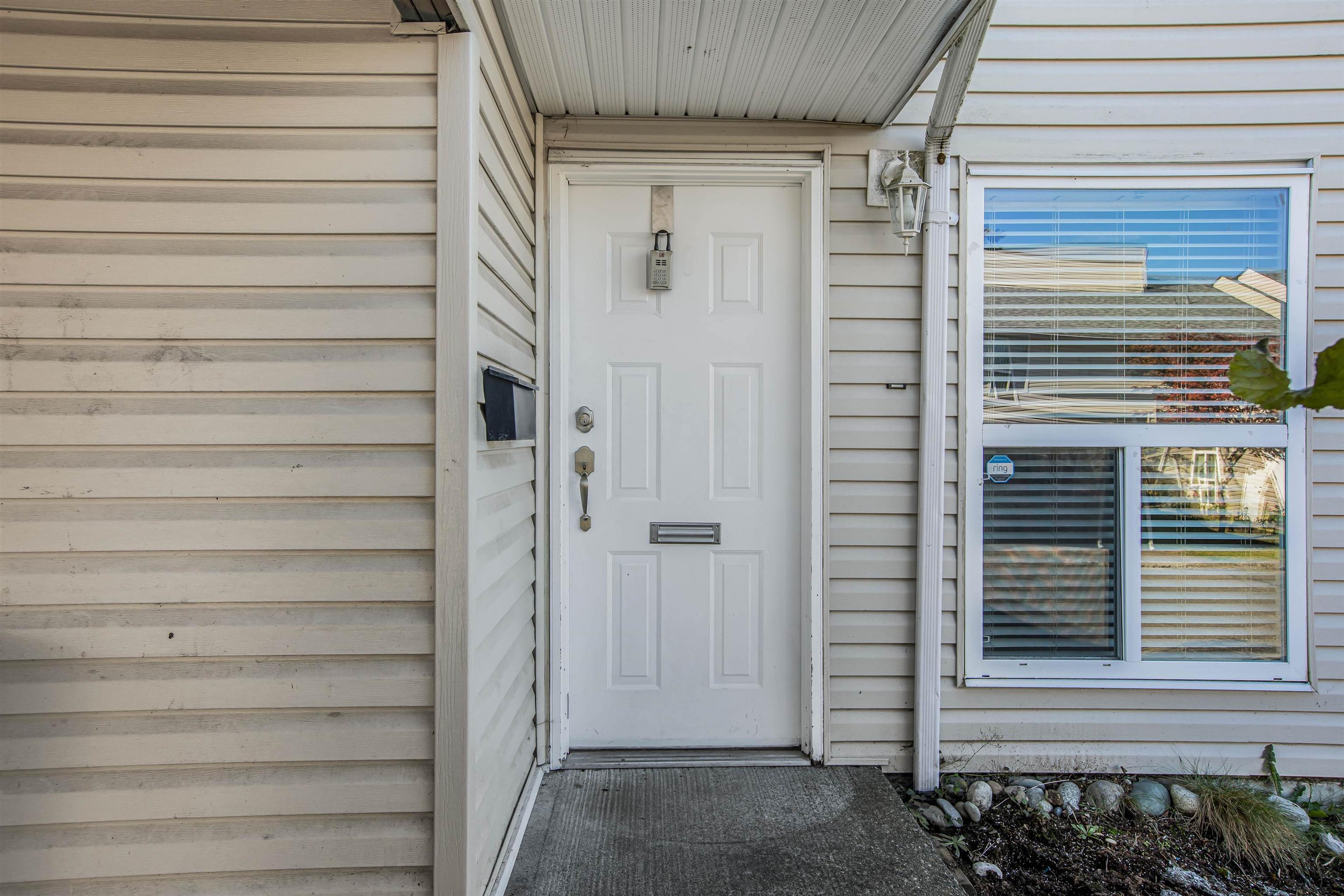 , Abbotsford - Exteriors - Photo 2