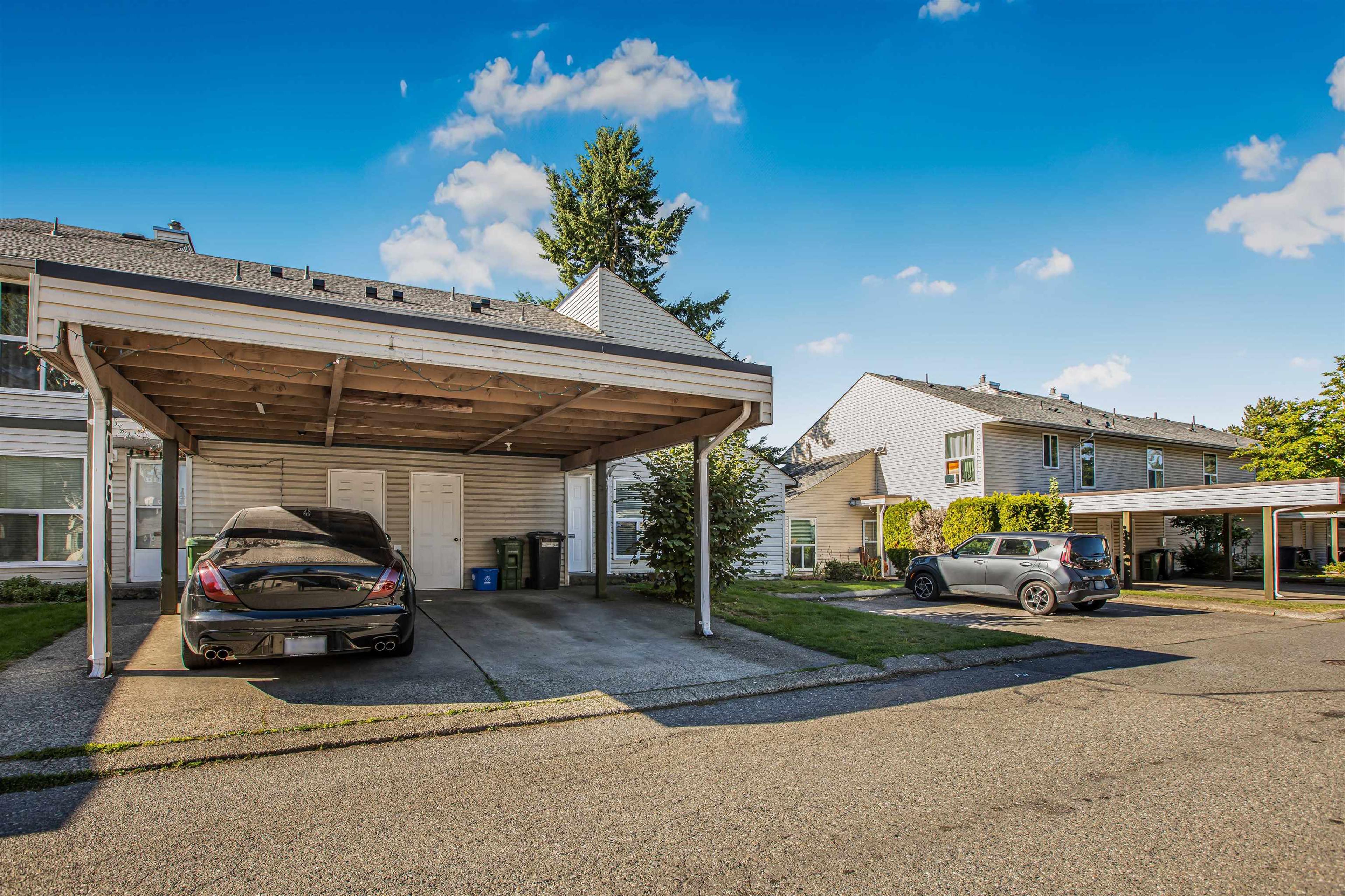 , Abbotsford - Exteriors - Full Complex View - Photo 6