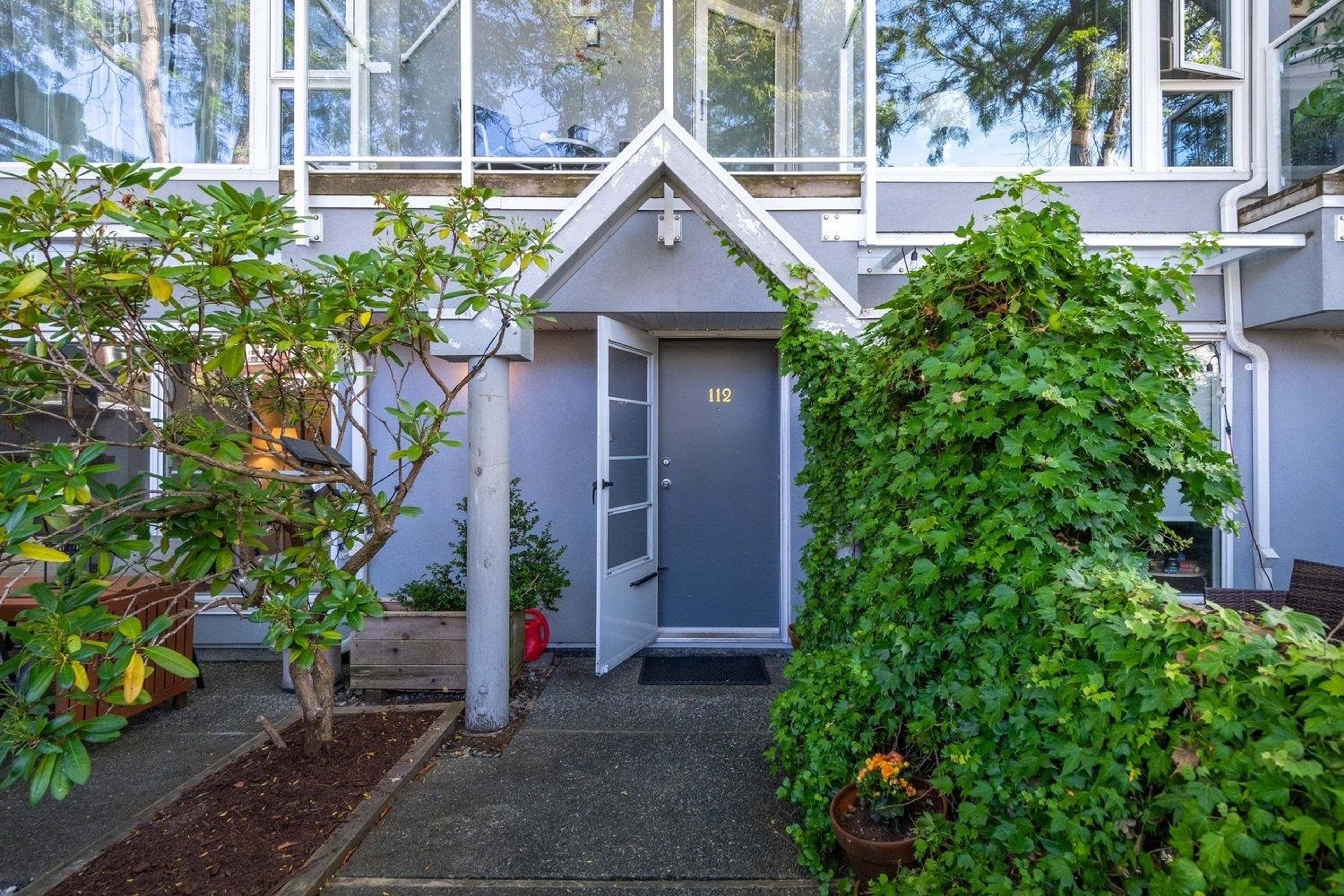 2020 W 8th Avenue, Vancouver - Exteriors - Photo 1