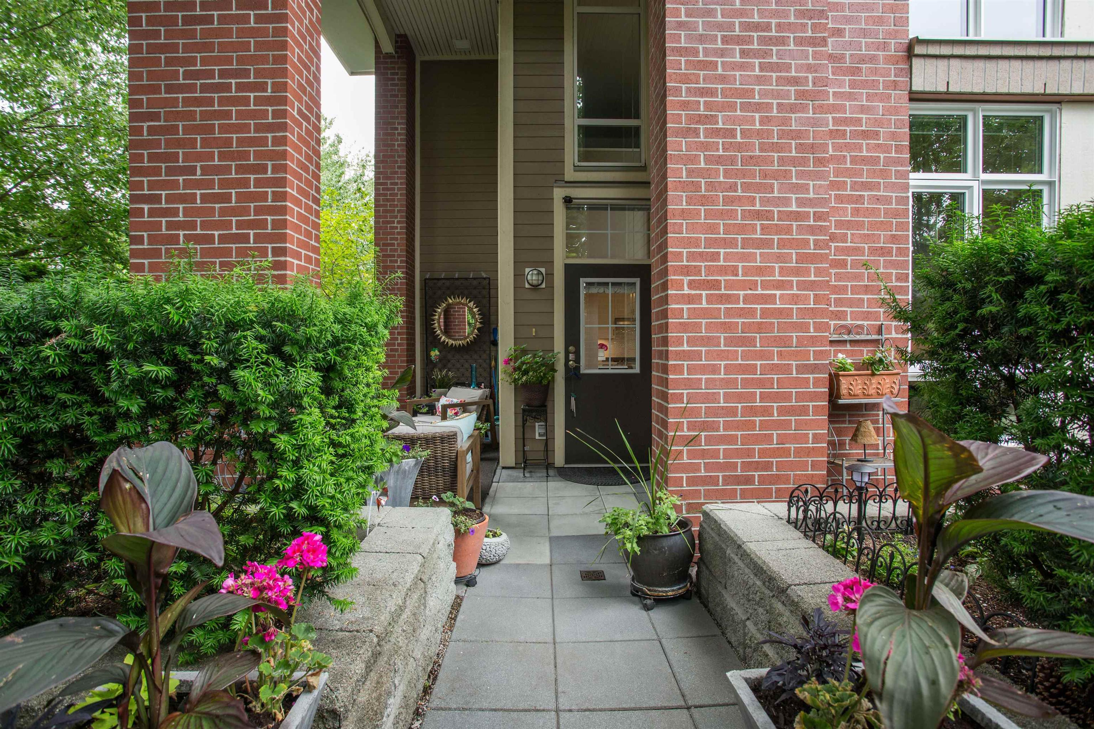 2940 King George Boulevard, Surrey - Exteriors - Photo 2