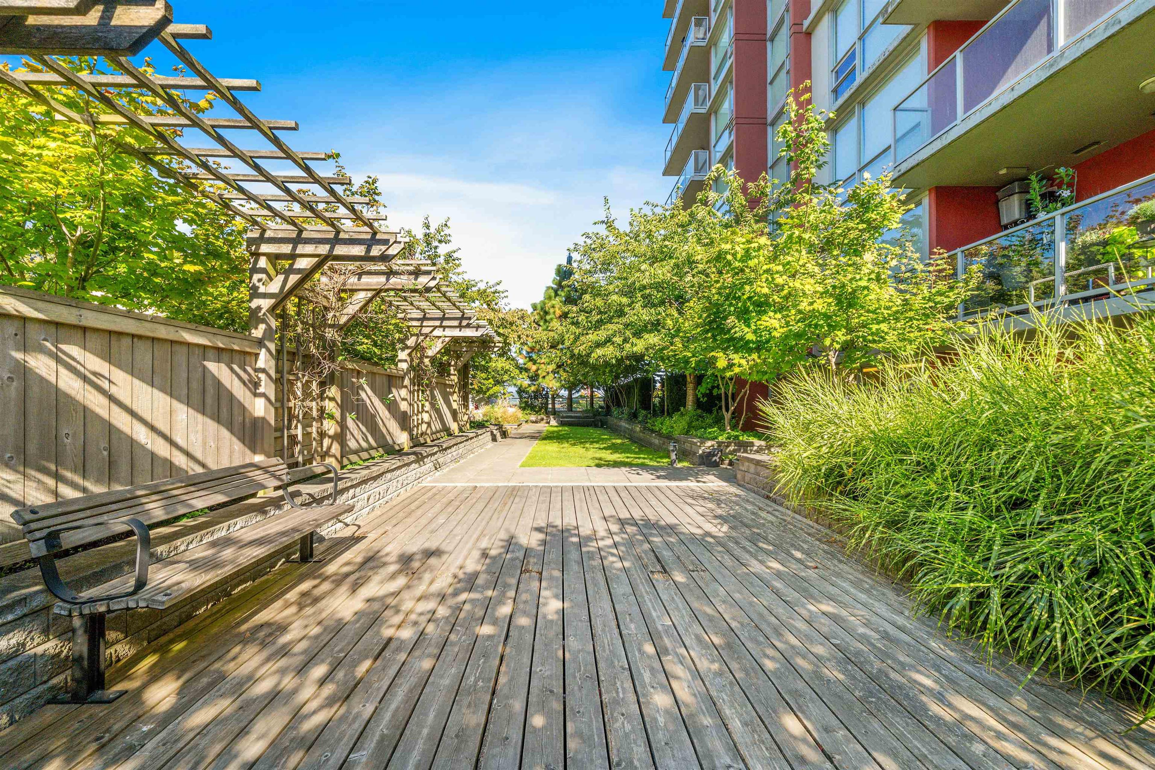 125 Columbia Street, New Westminster - Outdoor Amenities - Garden / Yard/ Backyard/ Porch/ Deck - Photo 1
