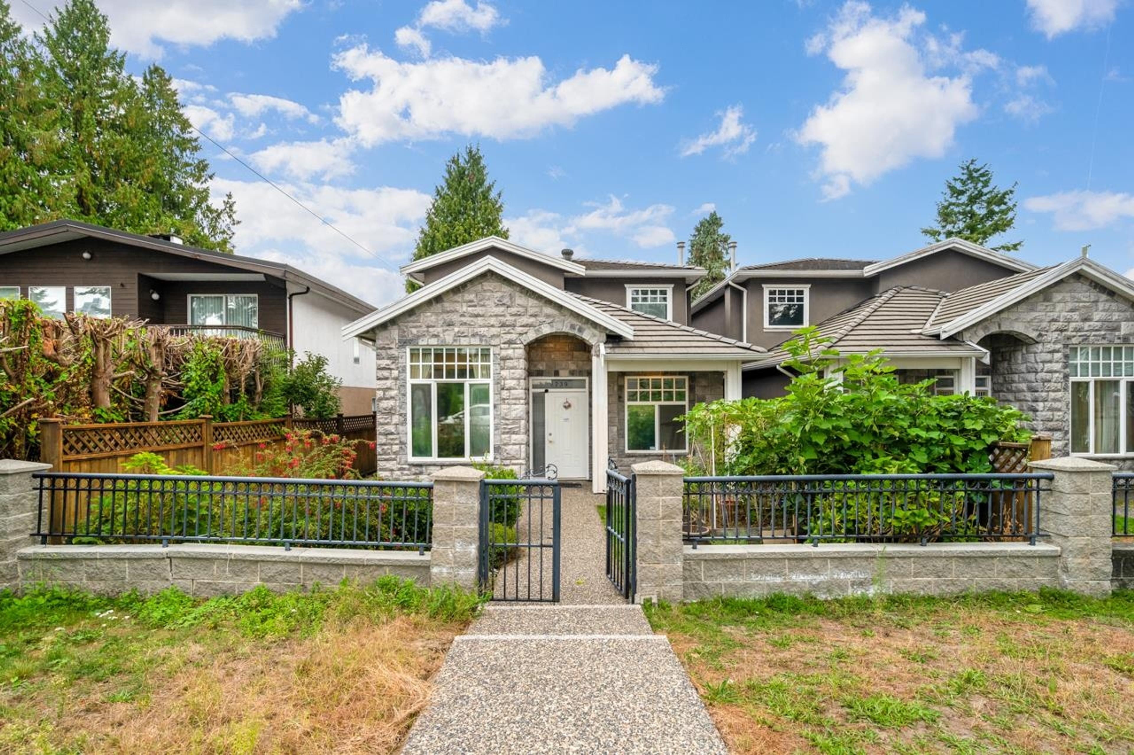 5239 Inman Avenue, Burnaby - Exteriors - Photo 3