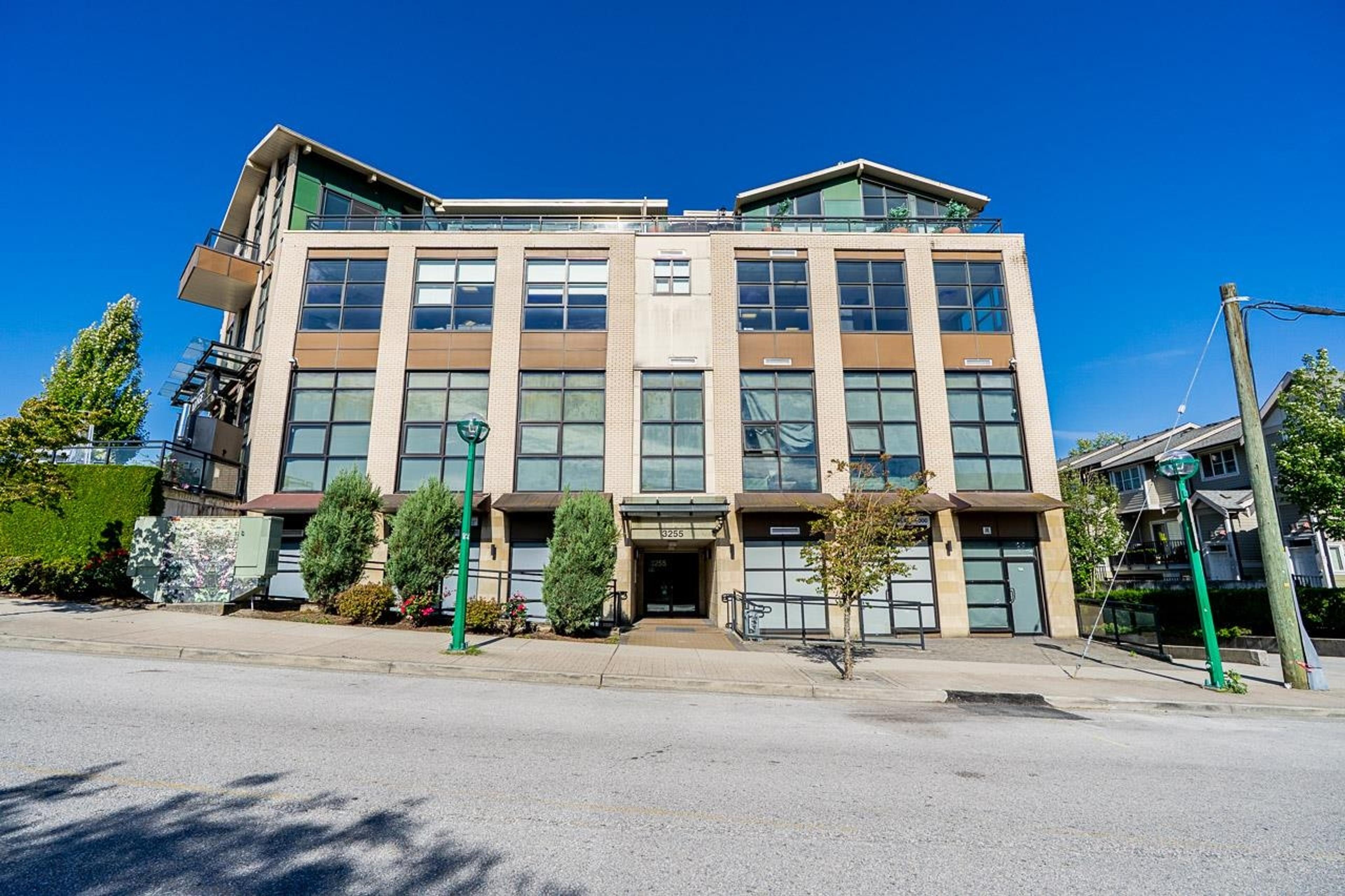 3255 Smith Avenue, Burnaby - Exteriors - Photo 2