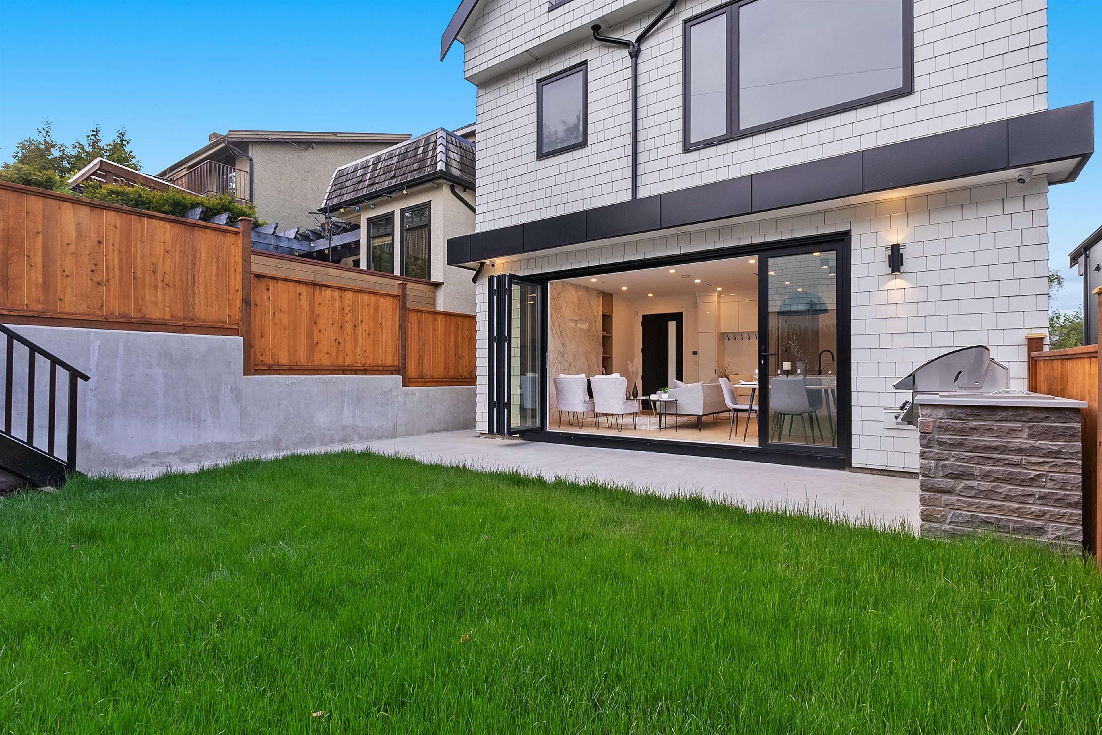 3536 W 14th Avenue, Vancouver - Outdoor Amenities - Garden / Yard/ Backyard/ Porch/ Deck, Barbecue - Photo 1