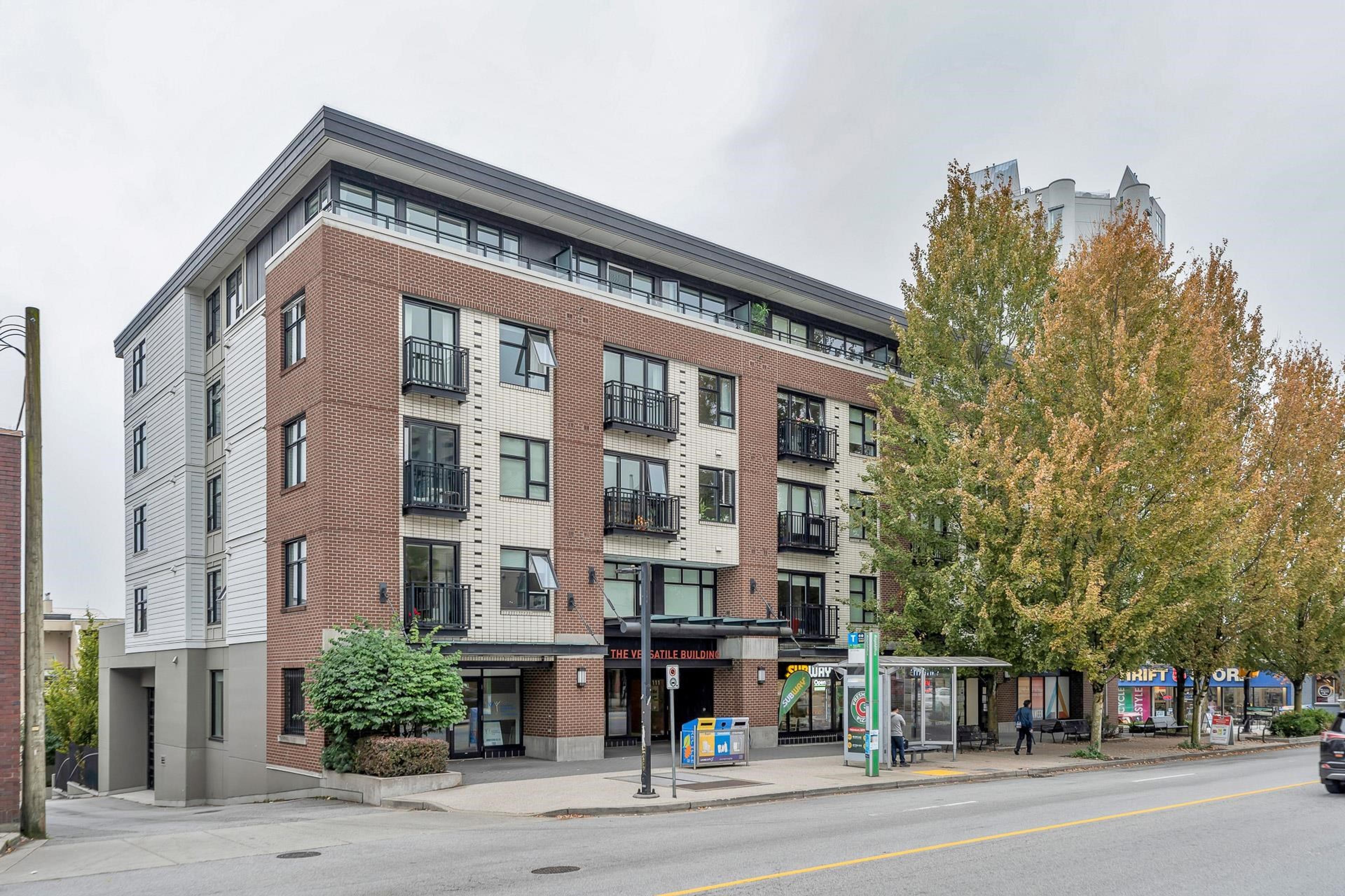 111 E 3rd Street, North Vancouver - Exteriors - Photo 2