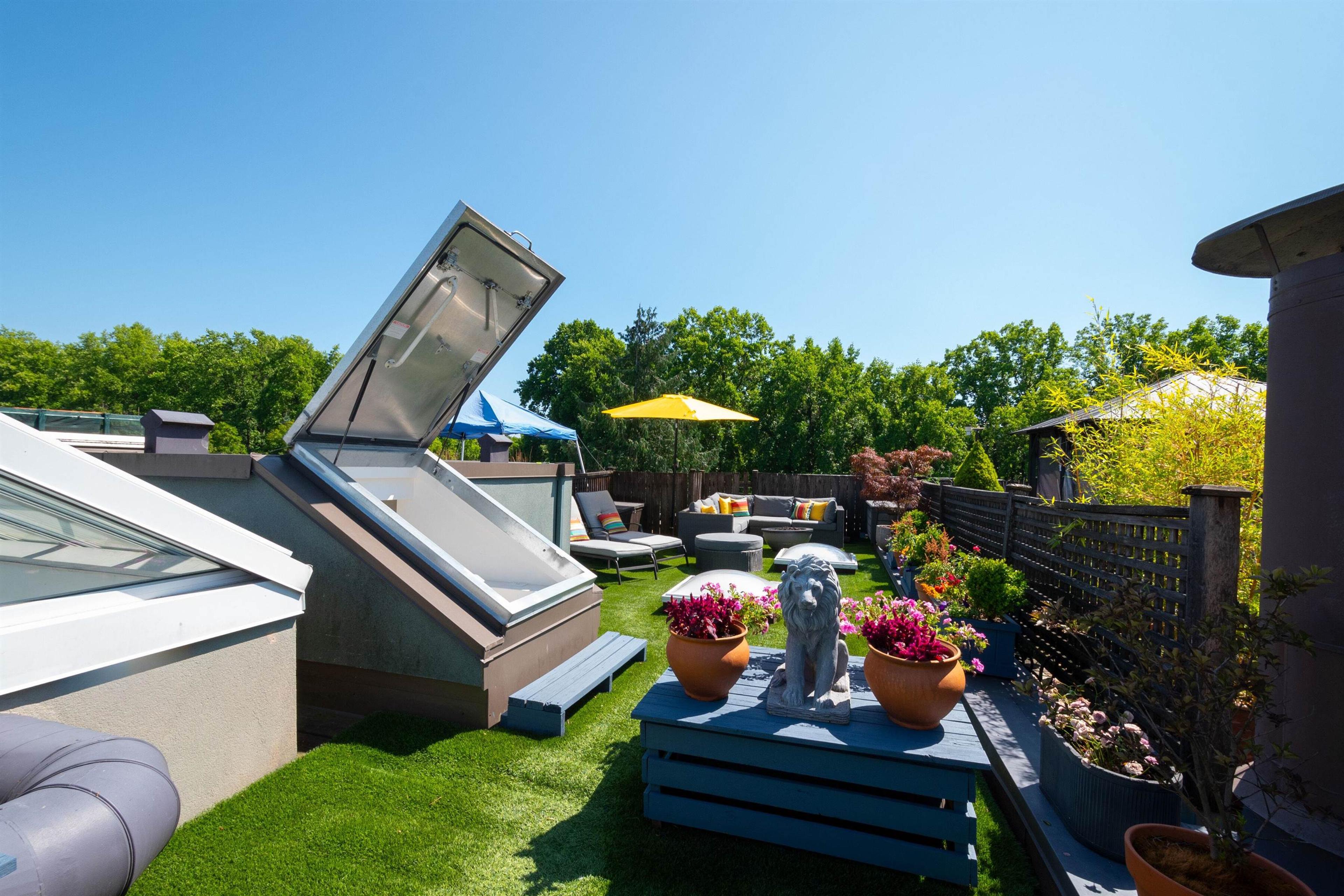 3440 W Broadway, Vancouver - Outdoor Amenities - Rooftop terraces / Patios - Photo 1