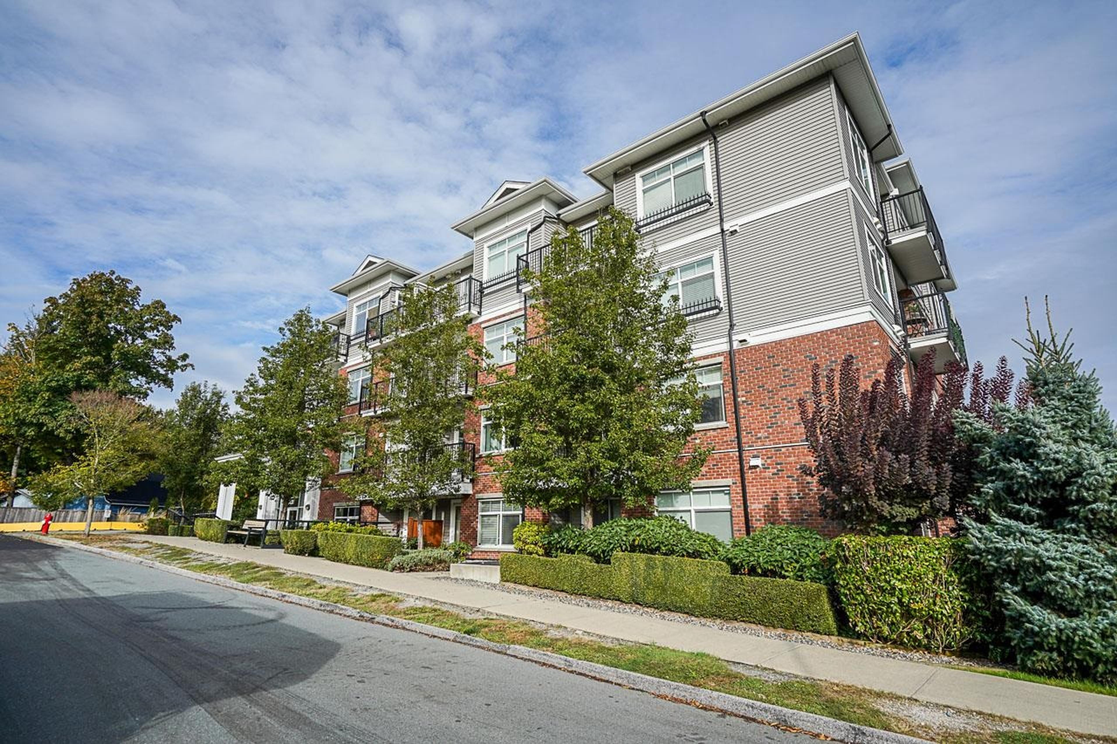 6480 195a Street, Surrey - Exteriors - Photo 2