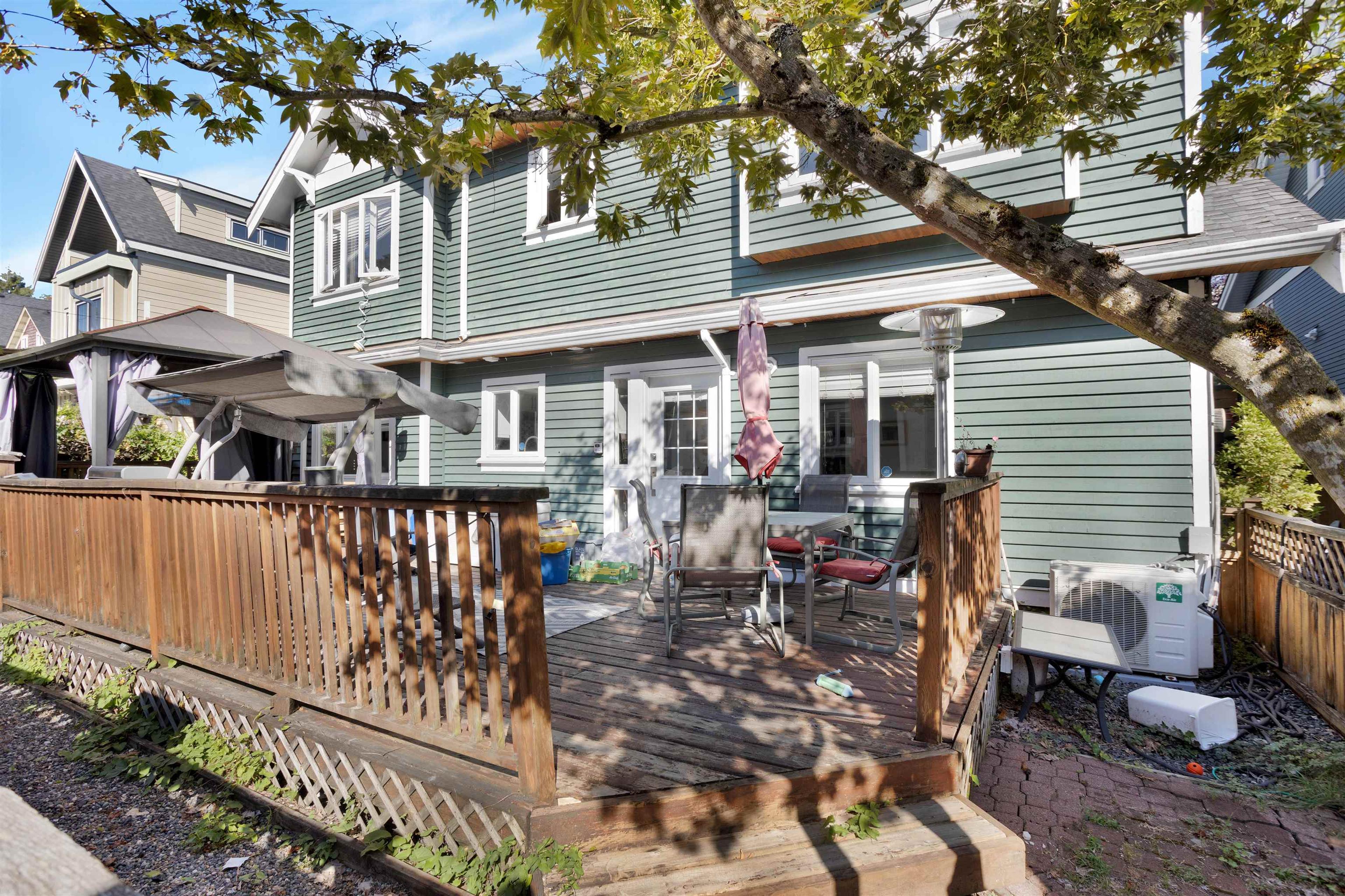 1630 E 11th Avenue, Vancouver - Exteriors - Photo 2