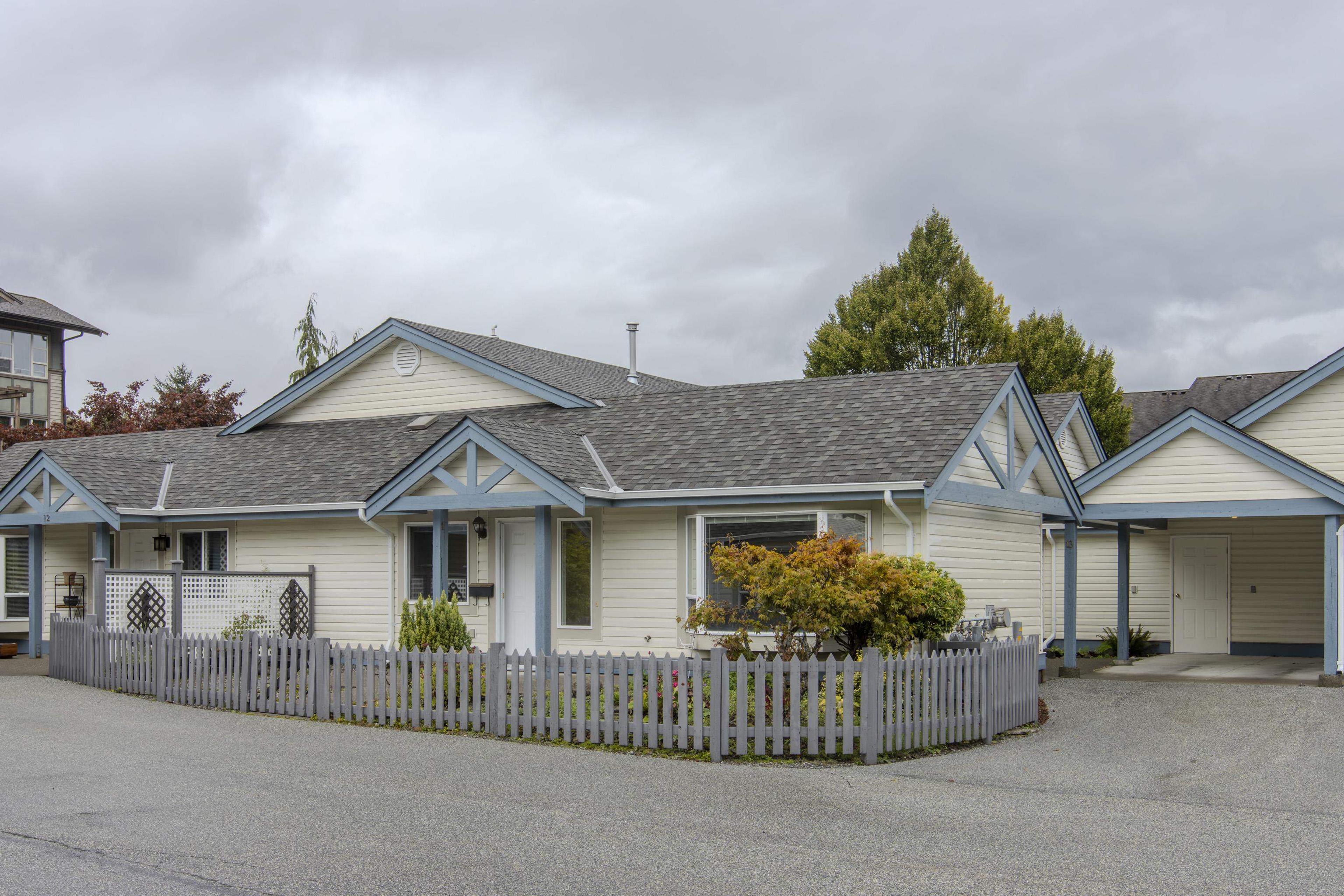 1203 Pemberton Avenue, Squamish - Exteriors - Photo 2