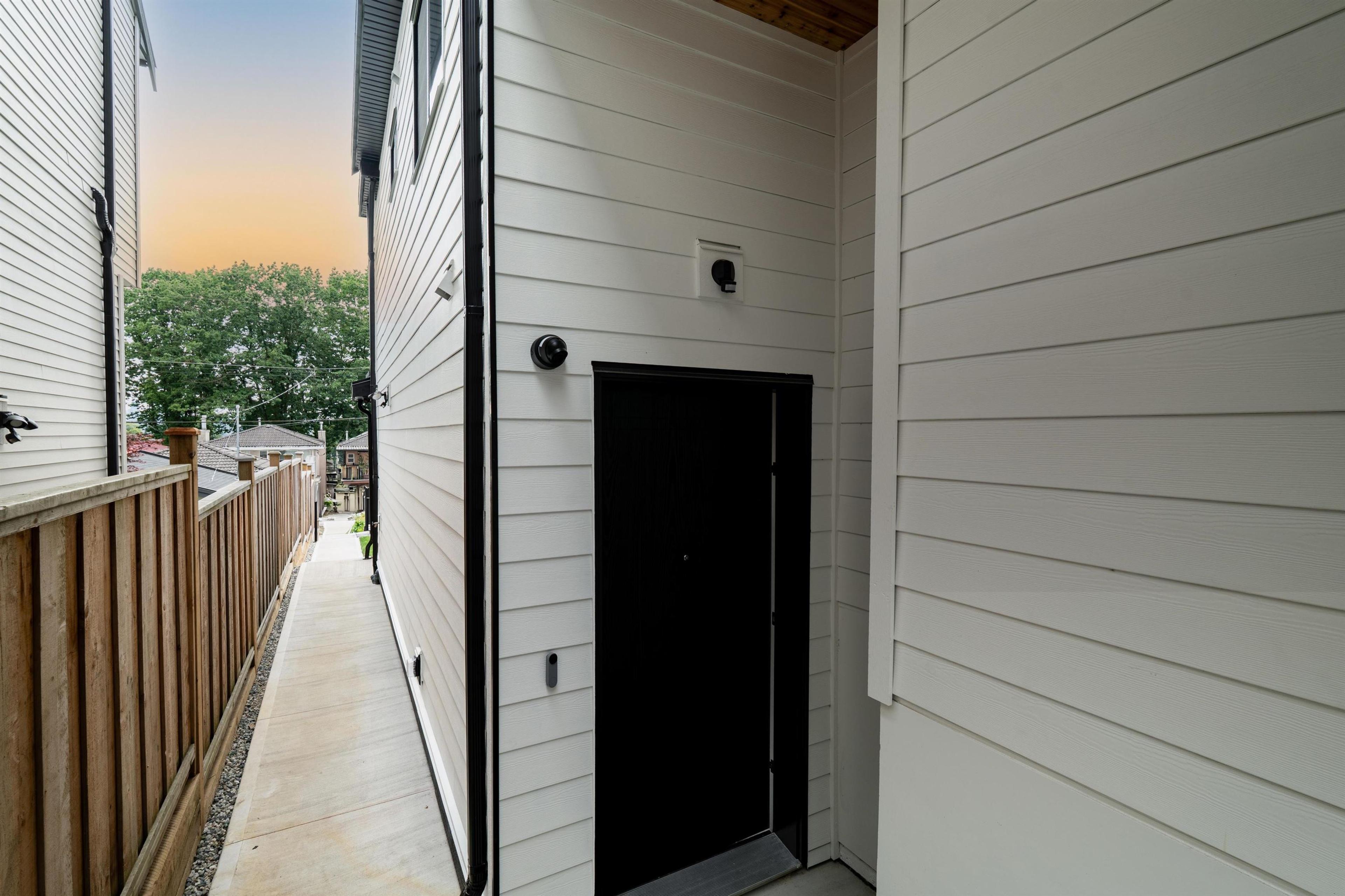 3576 E Pender Street, Vancouver - Exteriors - Photo 4