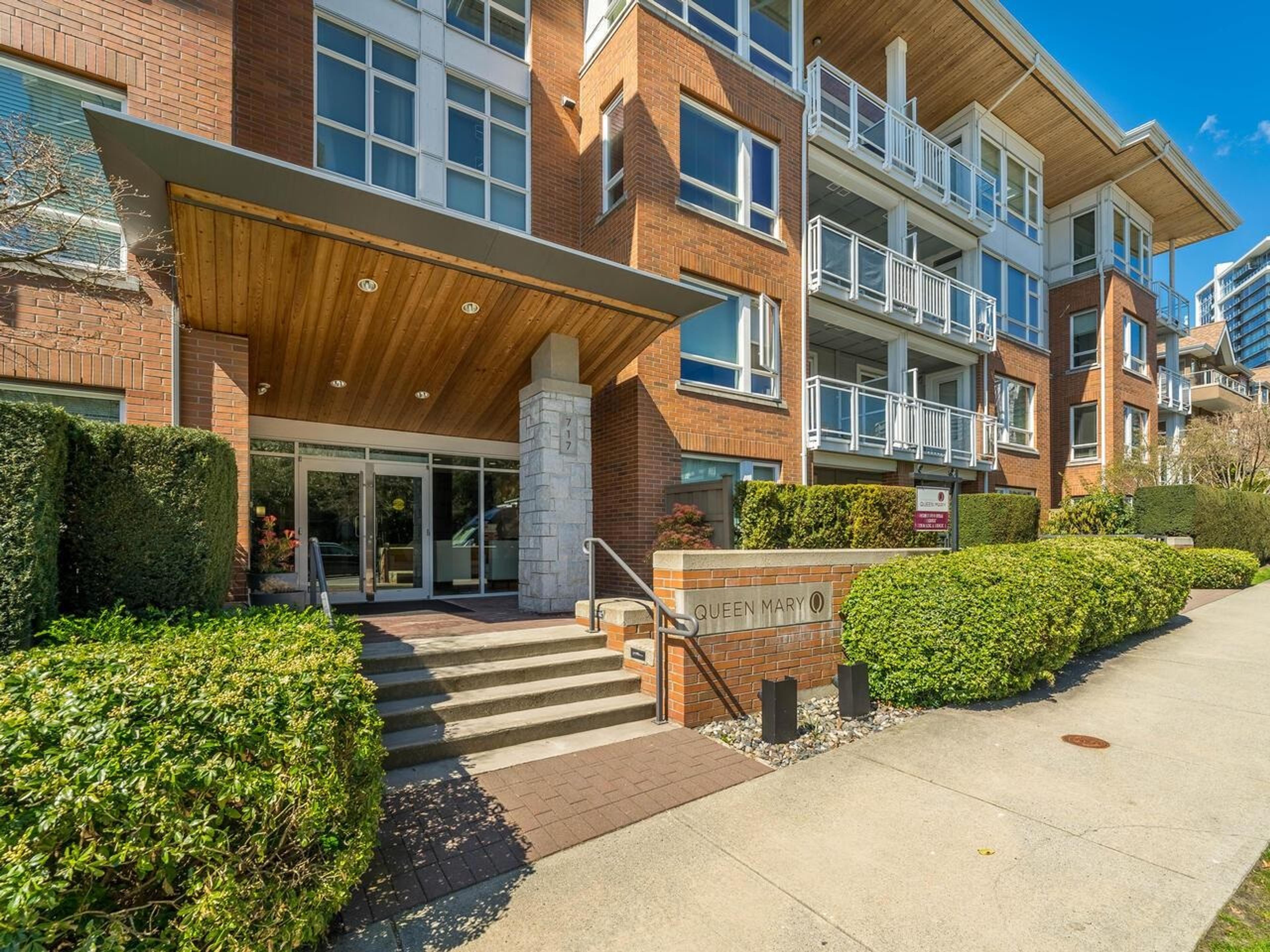 217 W 8th Street, North Vancouver - Exteriors - Photo 1