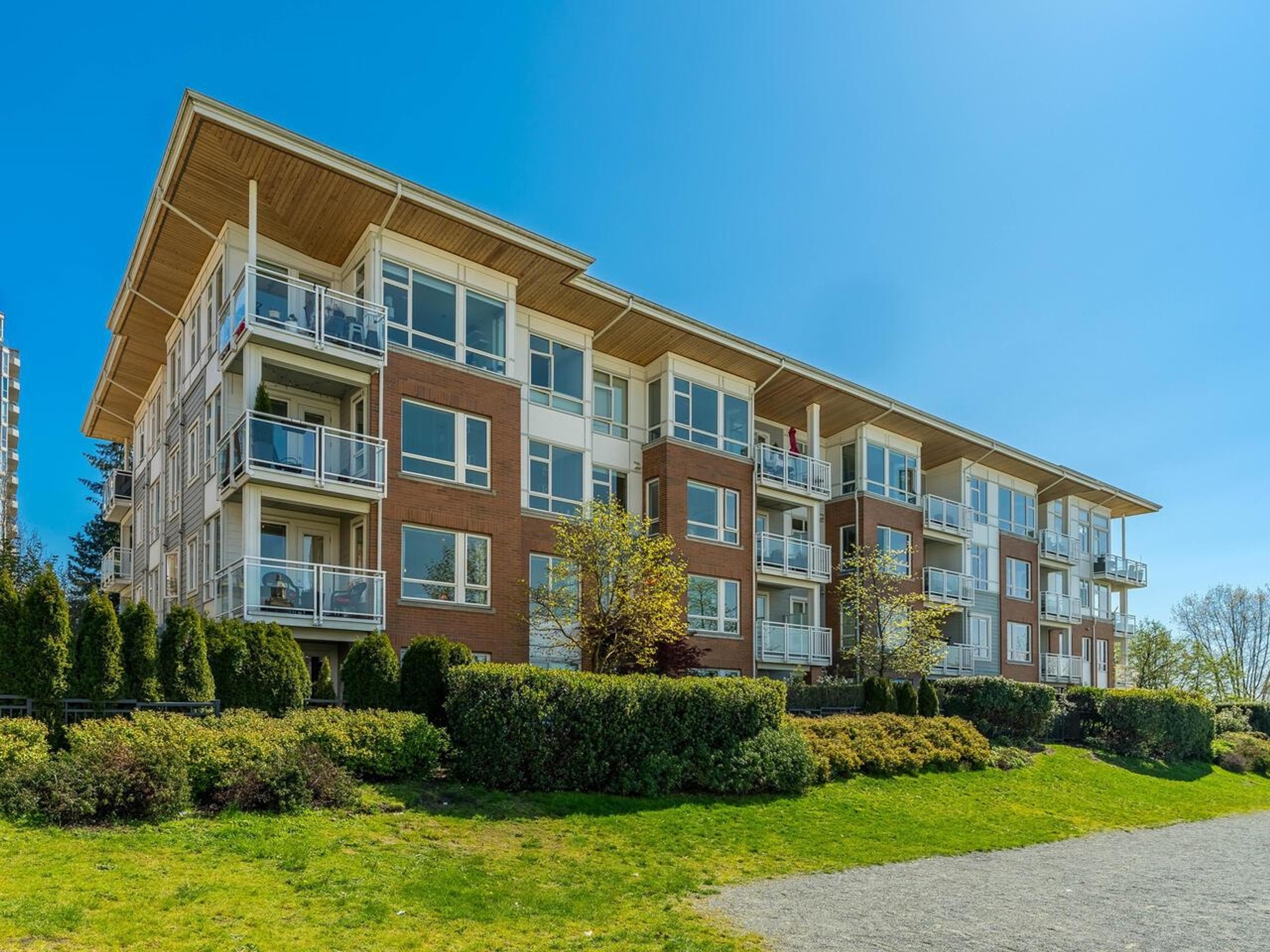 217 W 8th Street, North Vancouver - Exteriors - Photo 2