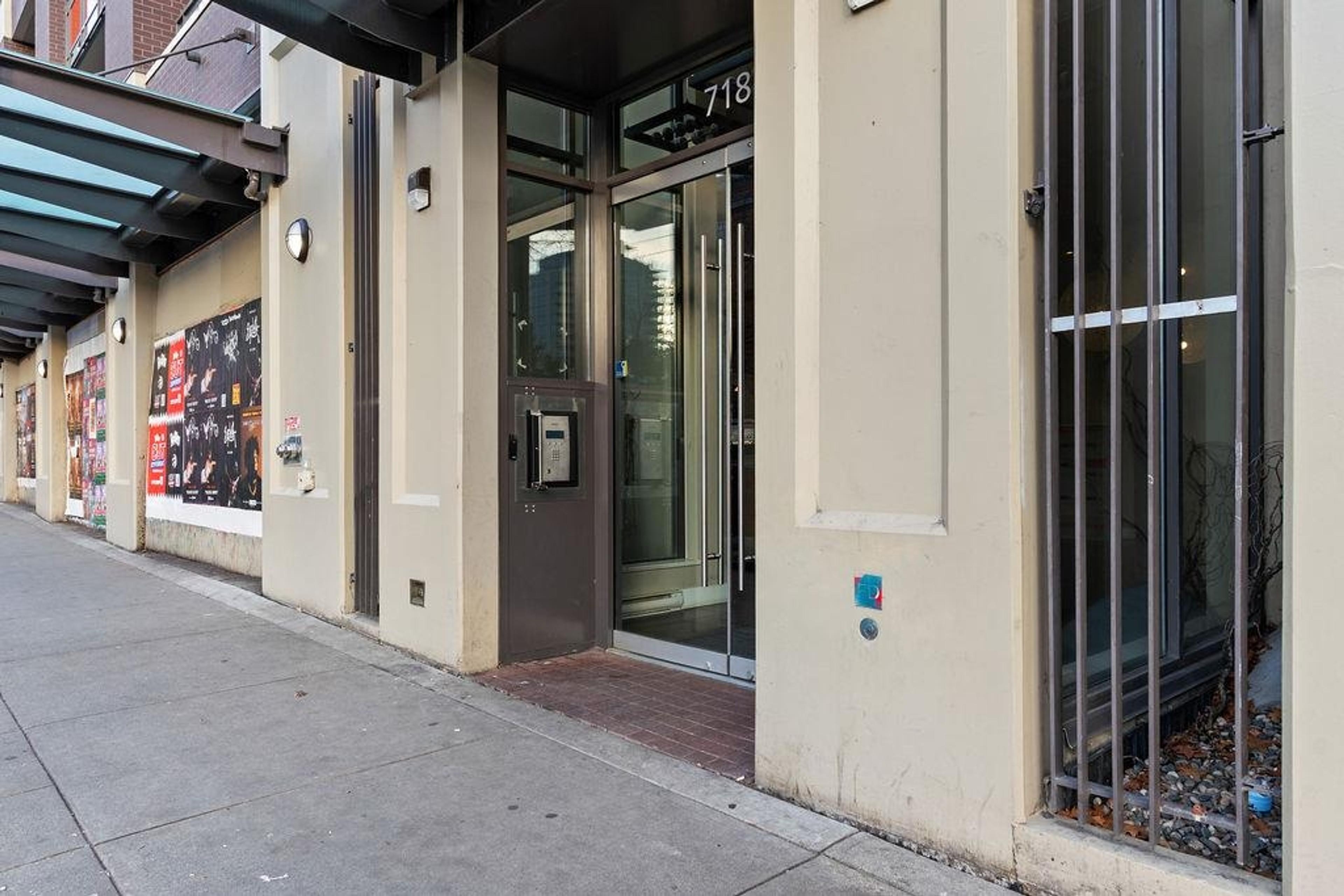 718 Main Street, Vancouver - Exteriors - Photo 1