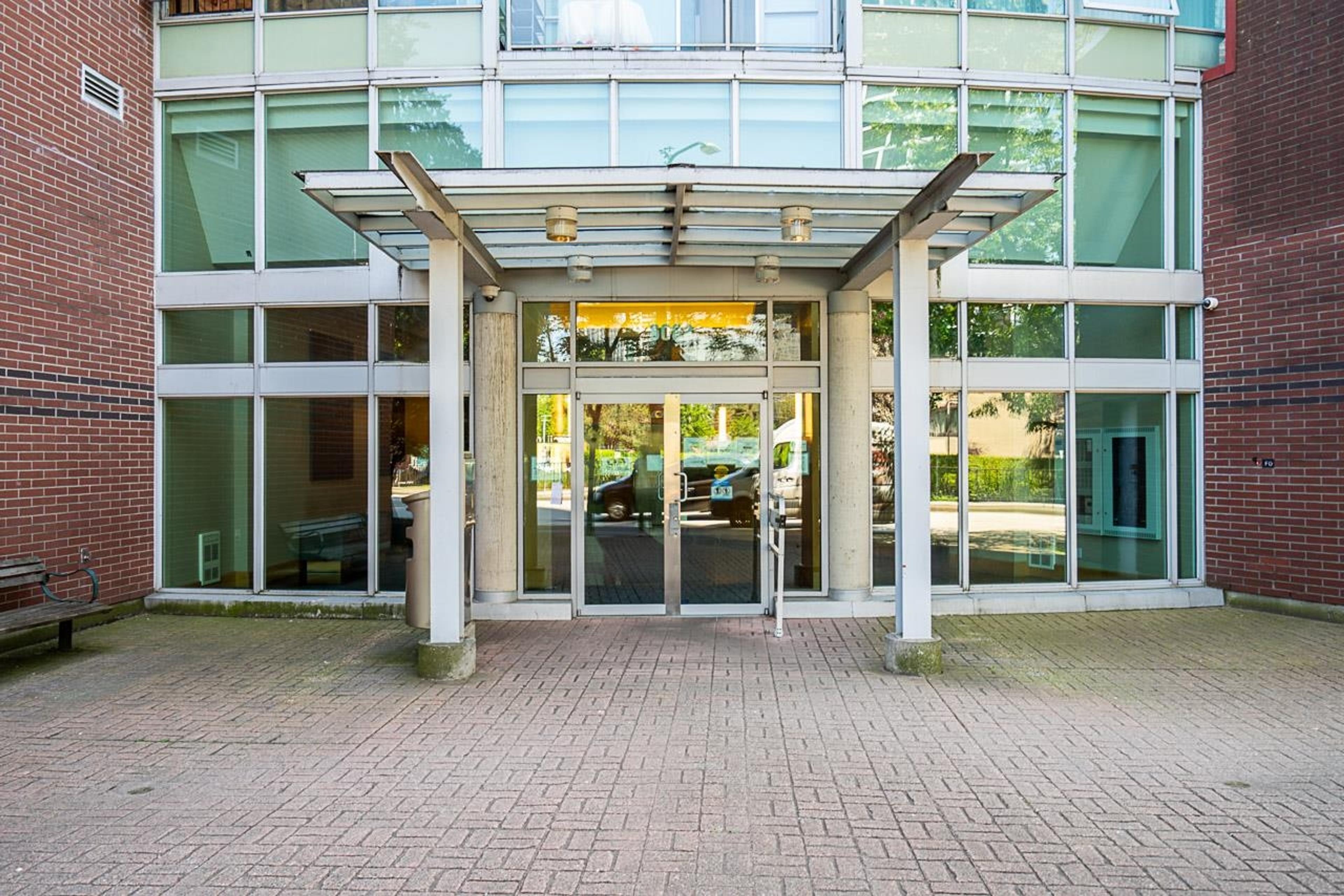 6088 Willingdon Avenue, Burnaby - Exteriors - Photo 4