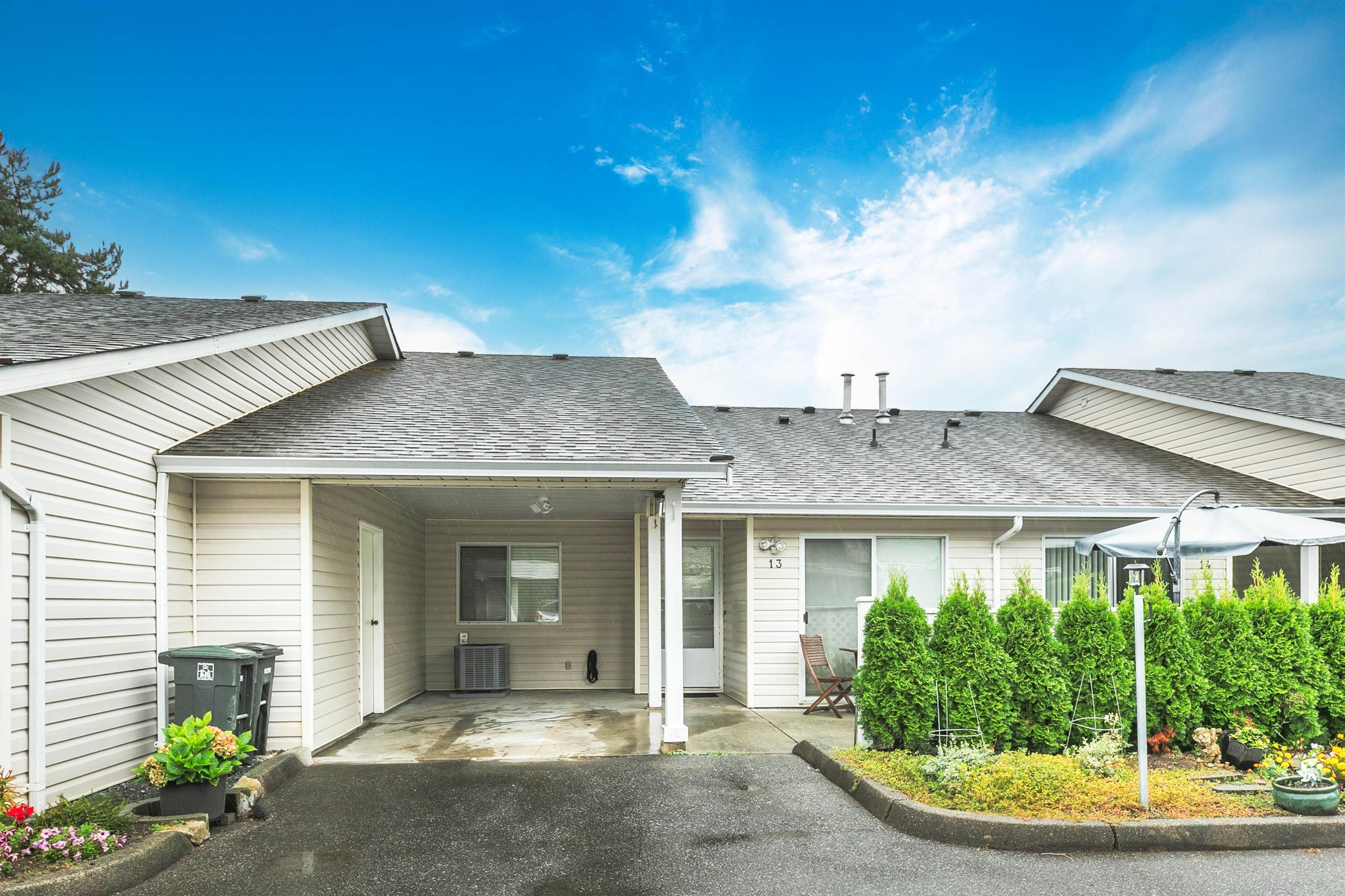 19249 Hammond Road, Pitt Meadows - Exteriors - Photo 2