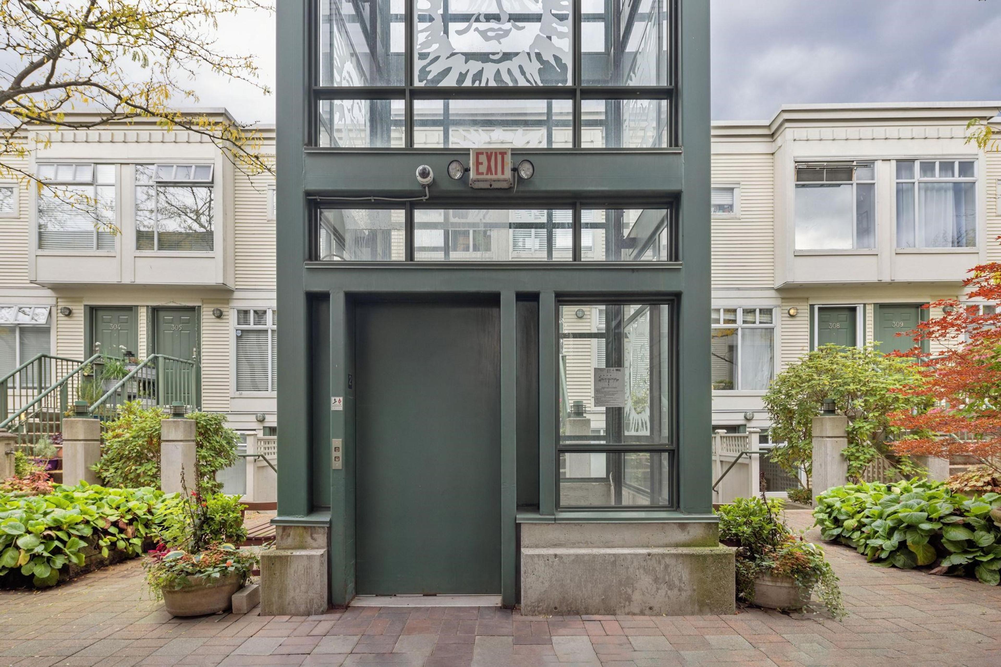 3727 W 10th Avenue, Vancouver - Exteriors - Full Complex View - Photo 4