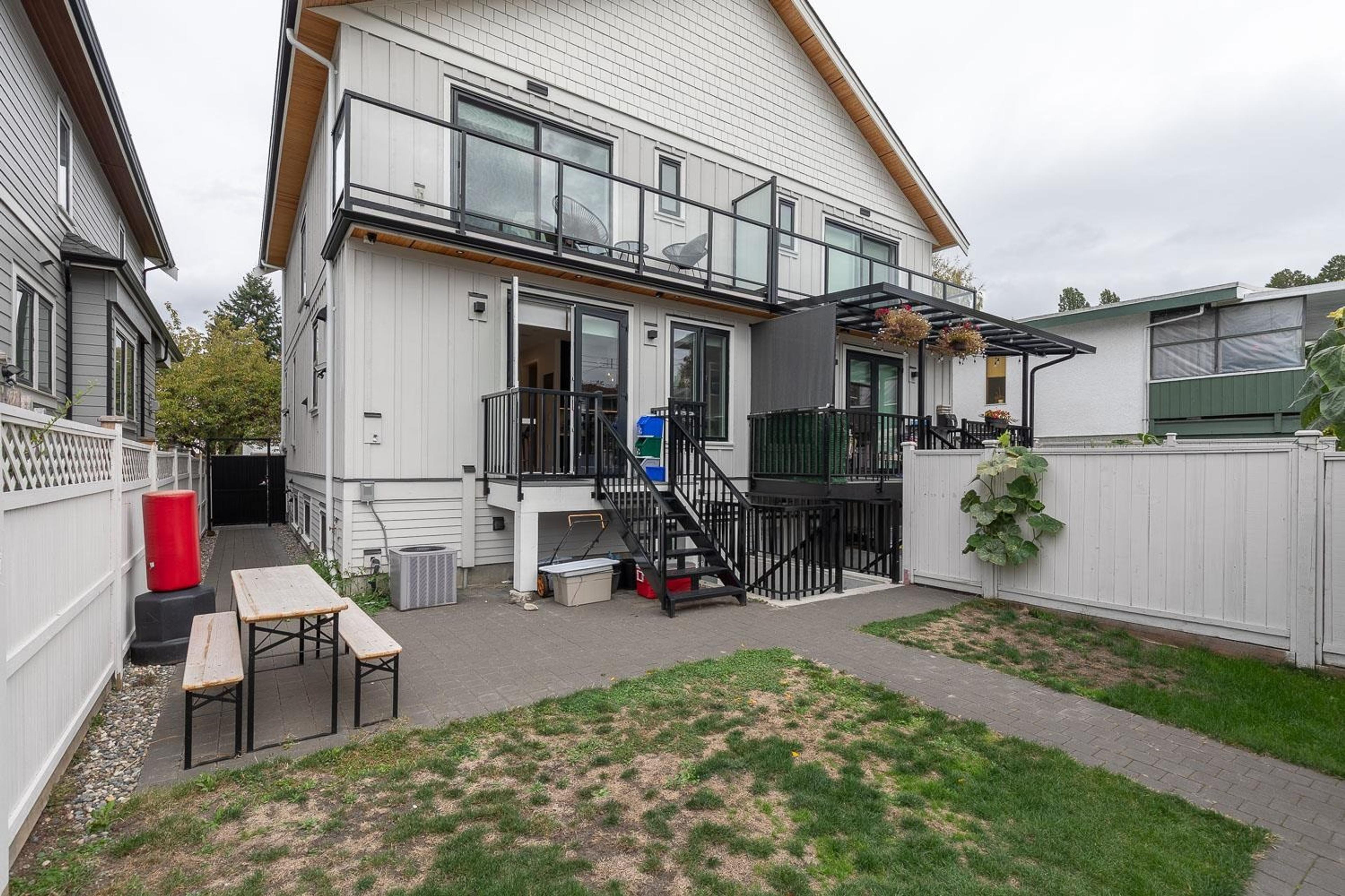 1438 E 17th Avenue, Vancouver - Exteriors - Photo 4