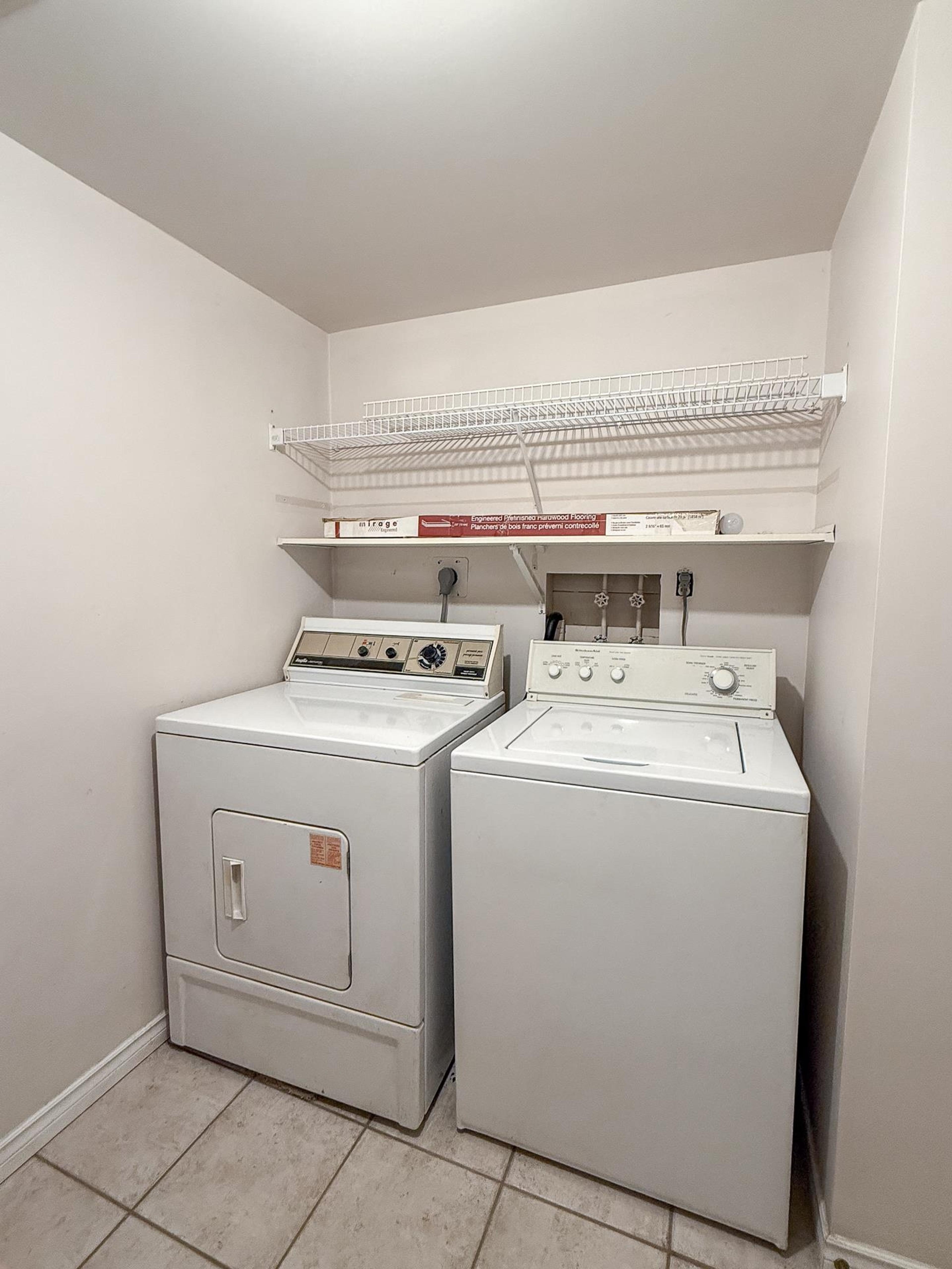 3031 Williams Road, Richmond - Exteriors - Photo 2