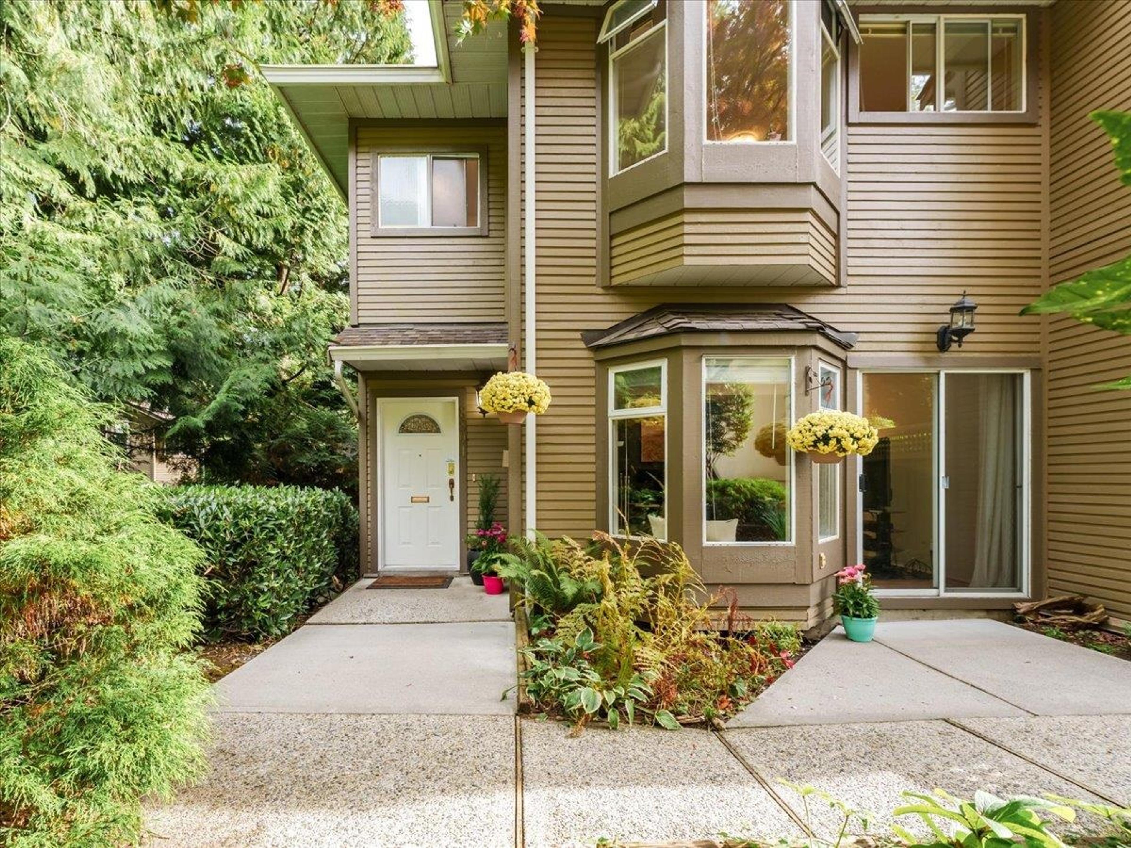 8885 Larkfield Drive, Burnaby - Exteriors - Photo 3