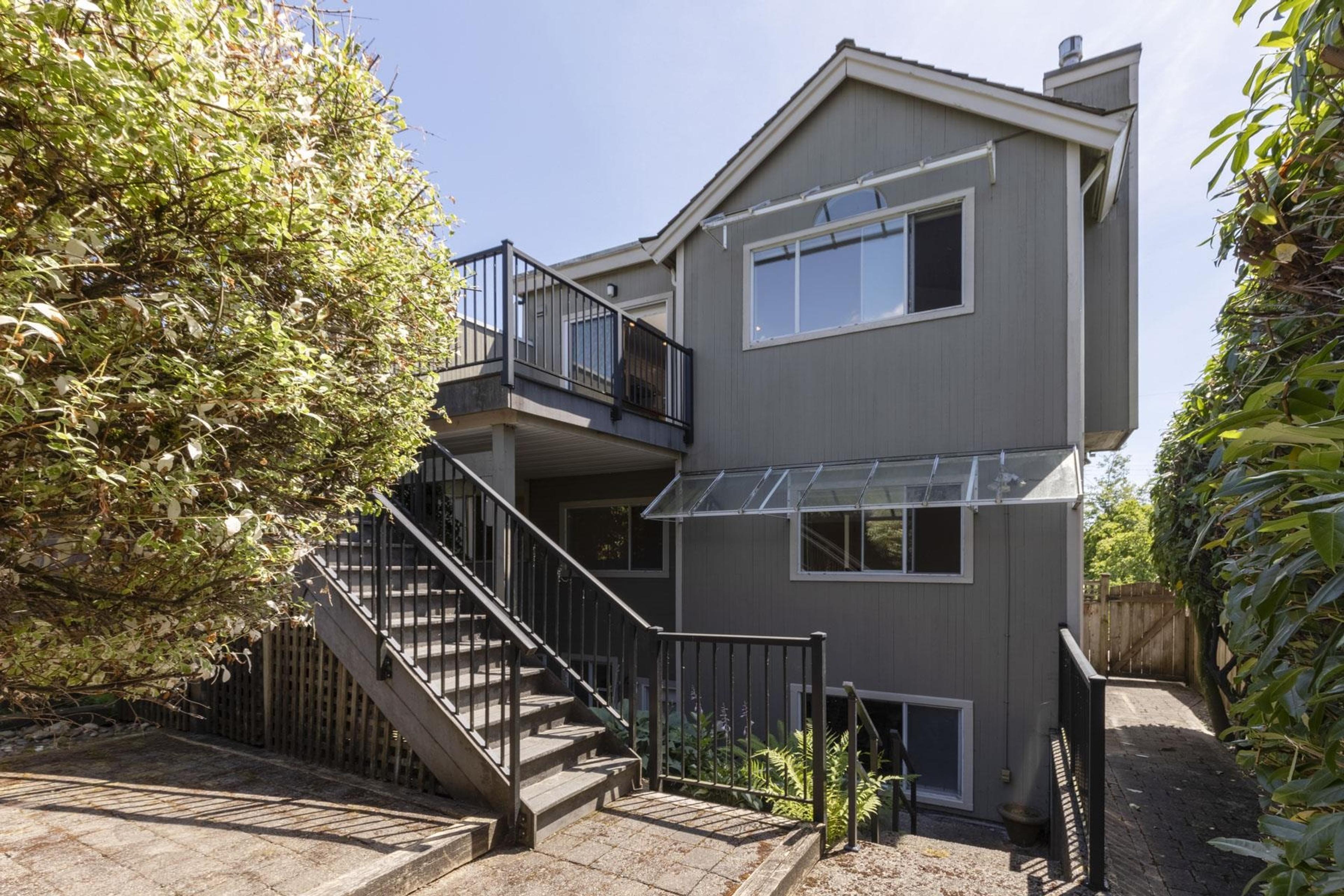 2319 Marine Drive, West Vancouver - Exteriors - Photo 2