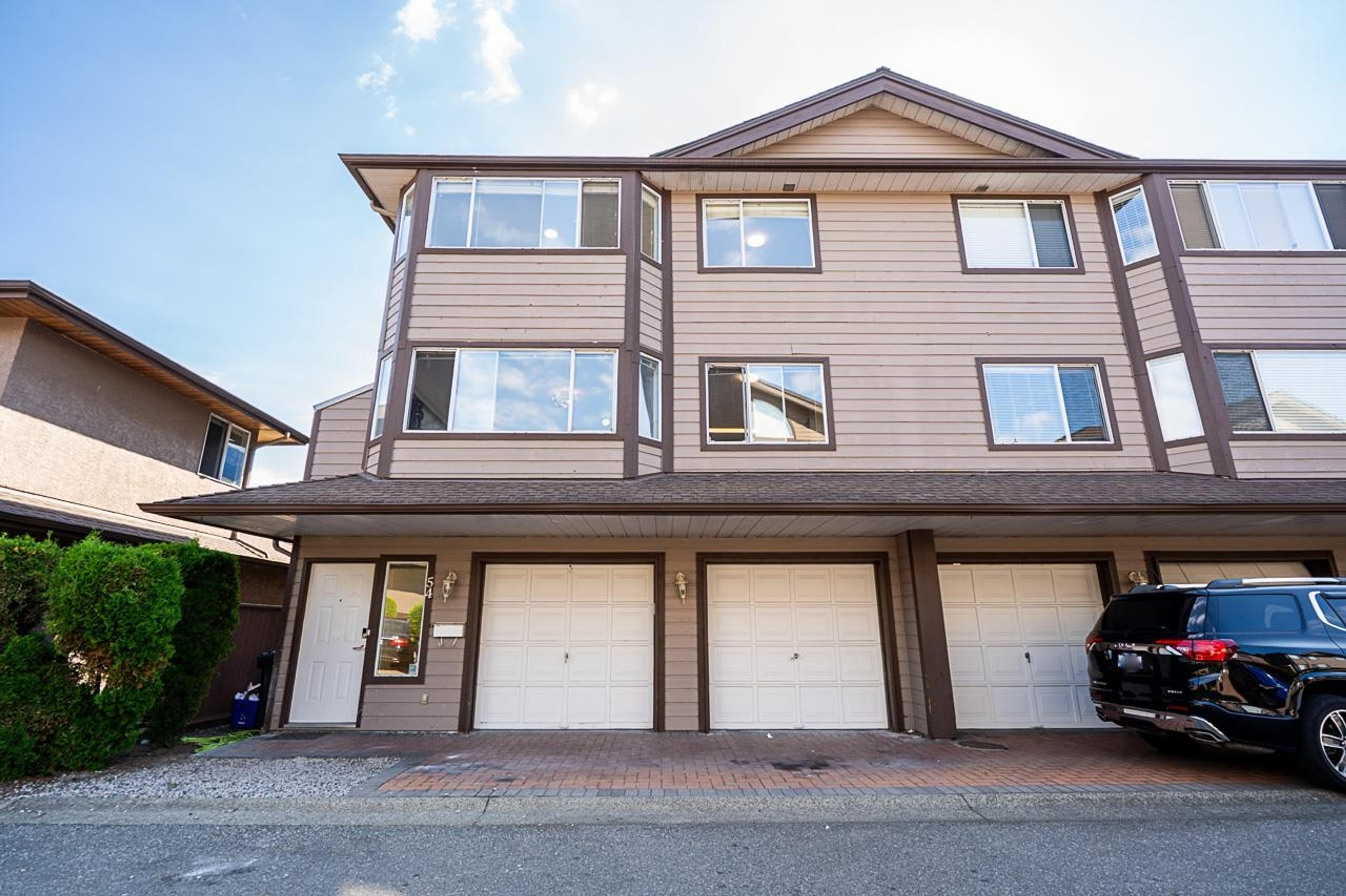 5380 Smith Drive, Richmond - Exteriors - Photo 4