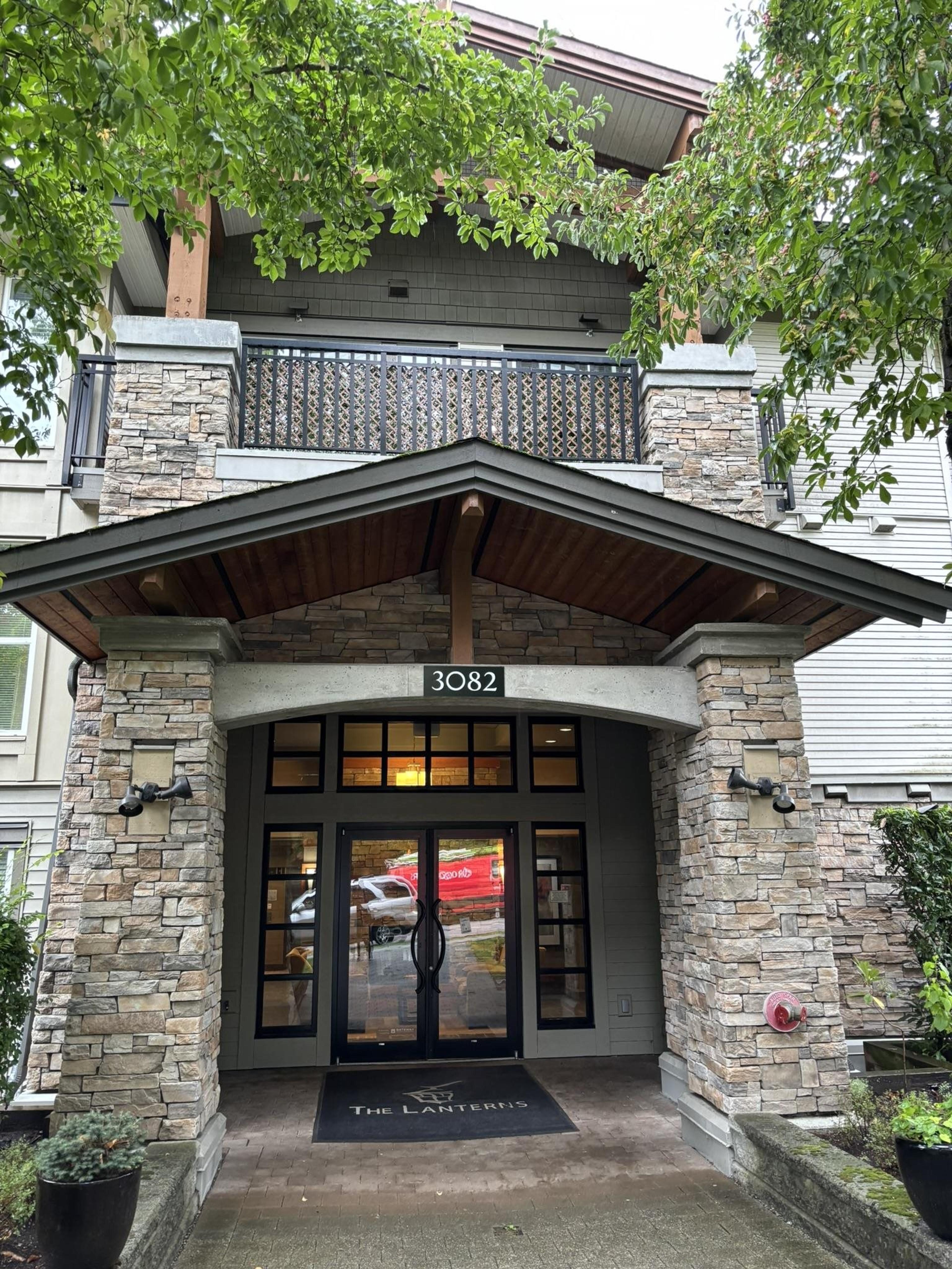 3050 Dayanee Springs Boulevard, Coquitlam - Exteriors - Photo 2