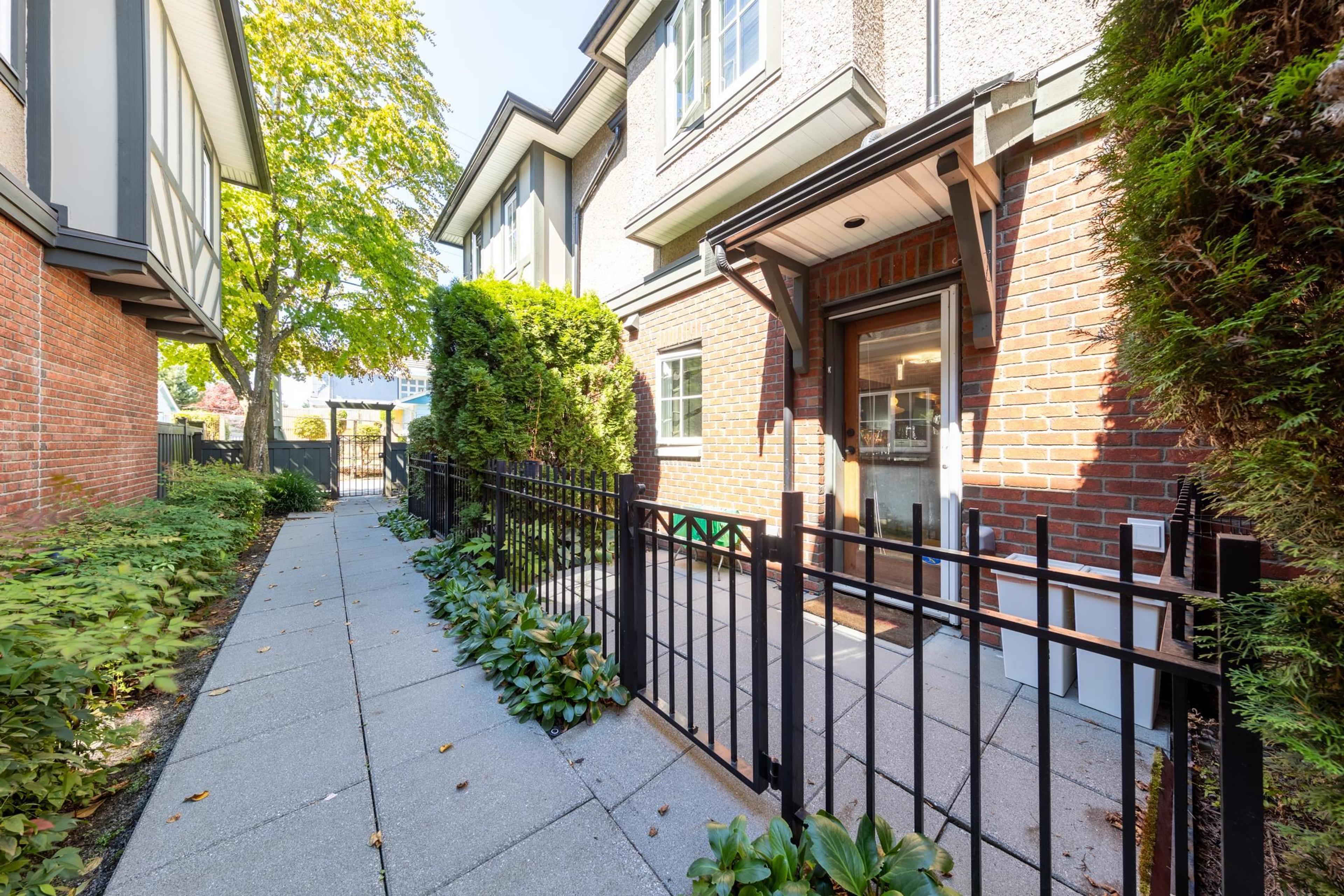 1016 W 45th Avenue, Vancouver - Exteriors - Photo 2