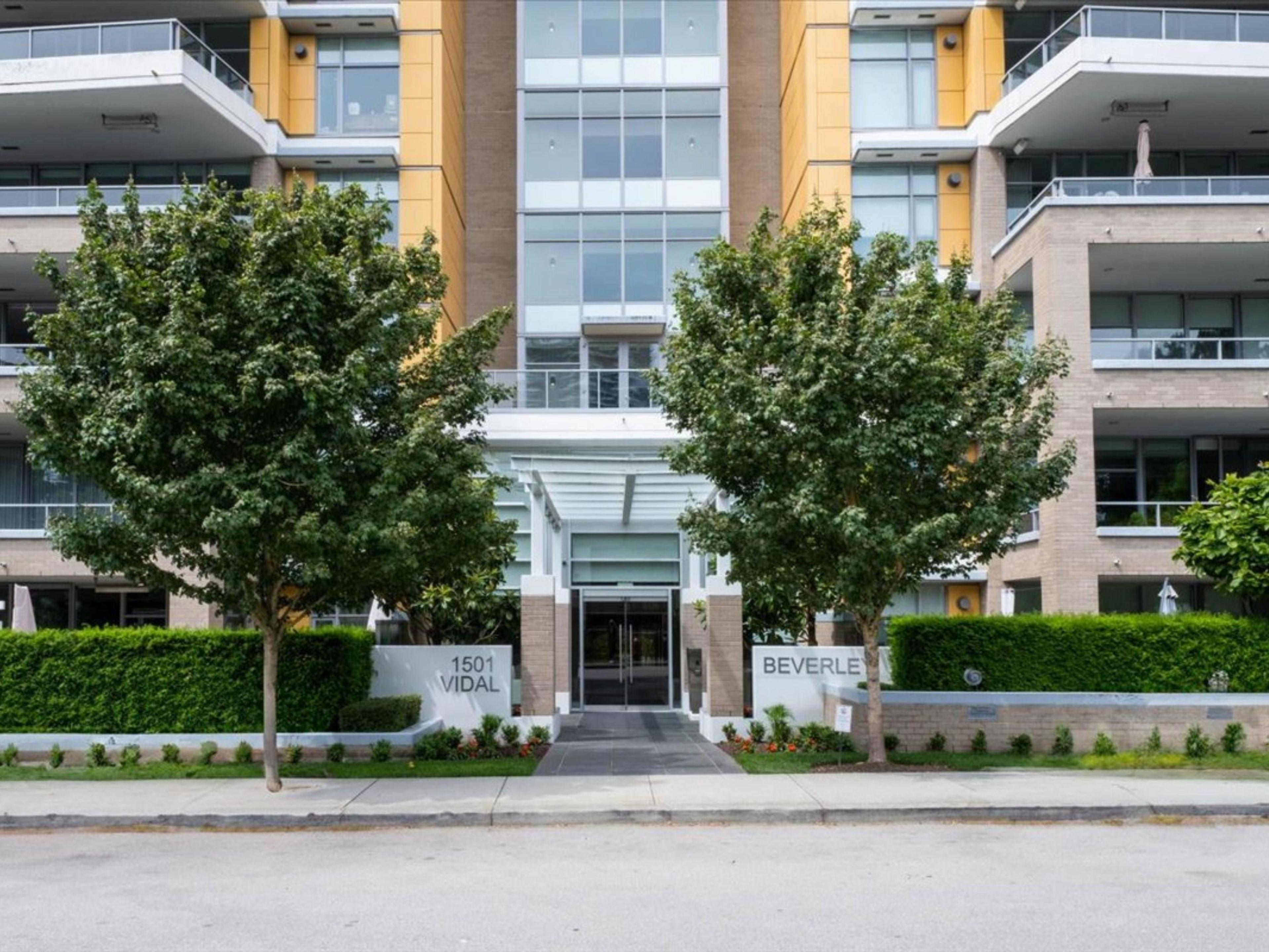 1501 Vidal Street, White Rock - Exteriors - Photo 1