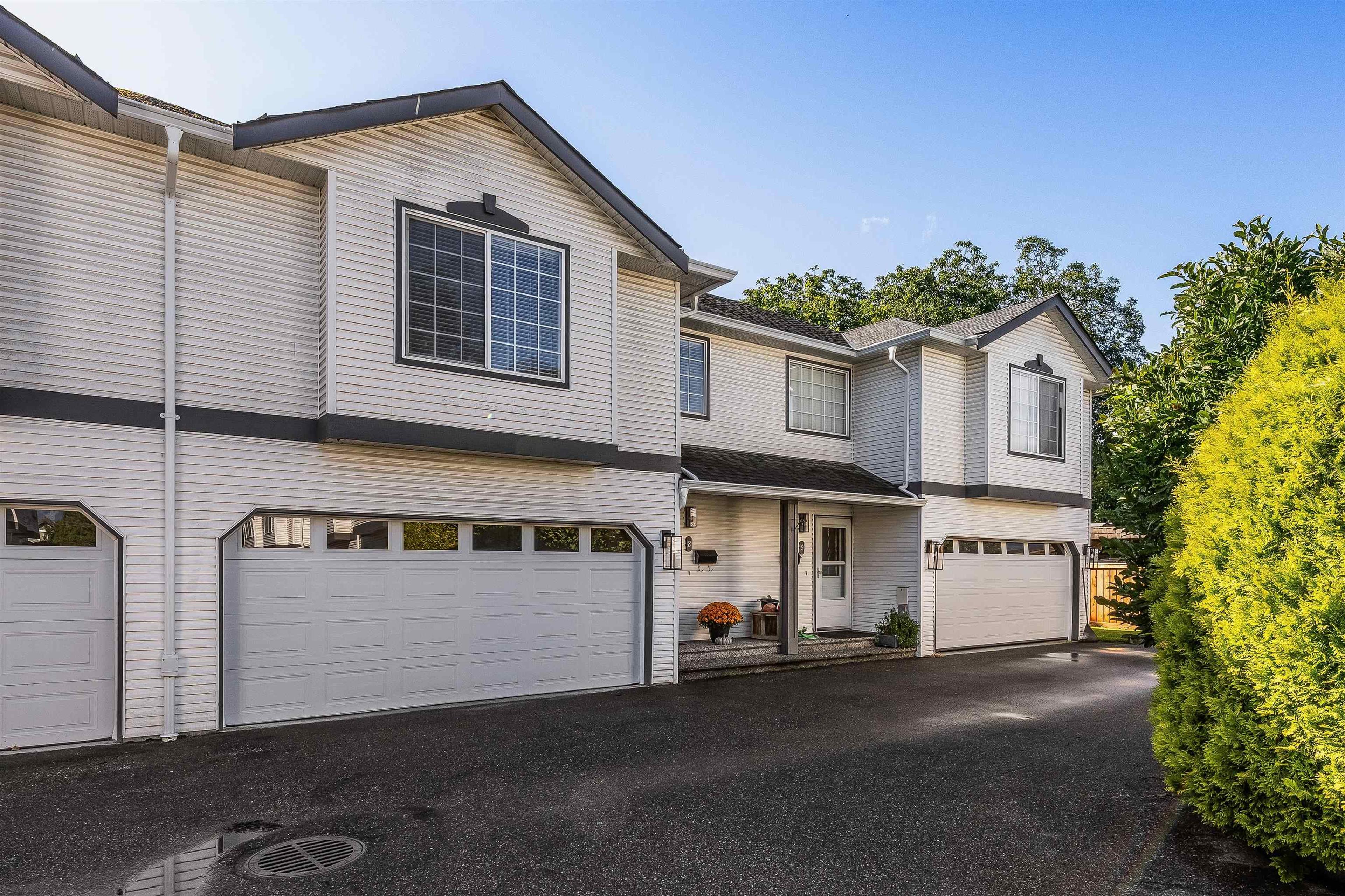 45932 Lewis Avenue, Chilliwack - Exteriors - Full Complex View - Photo 1