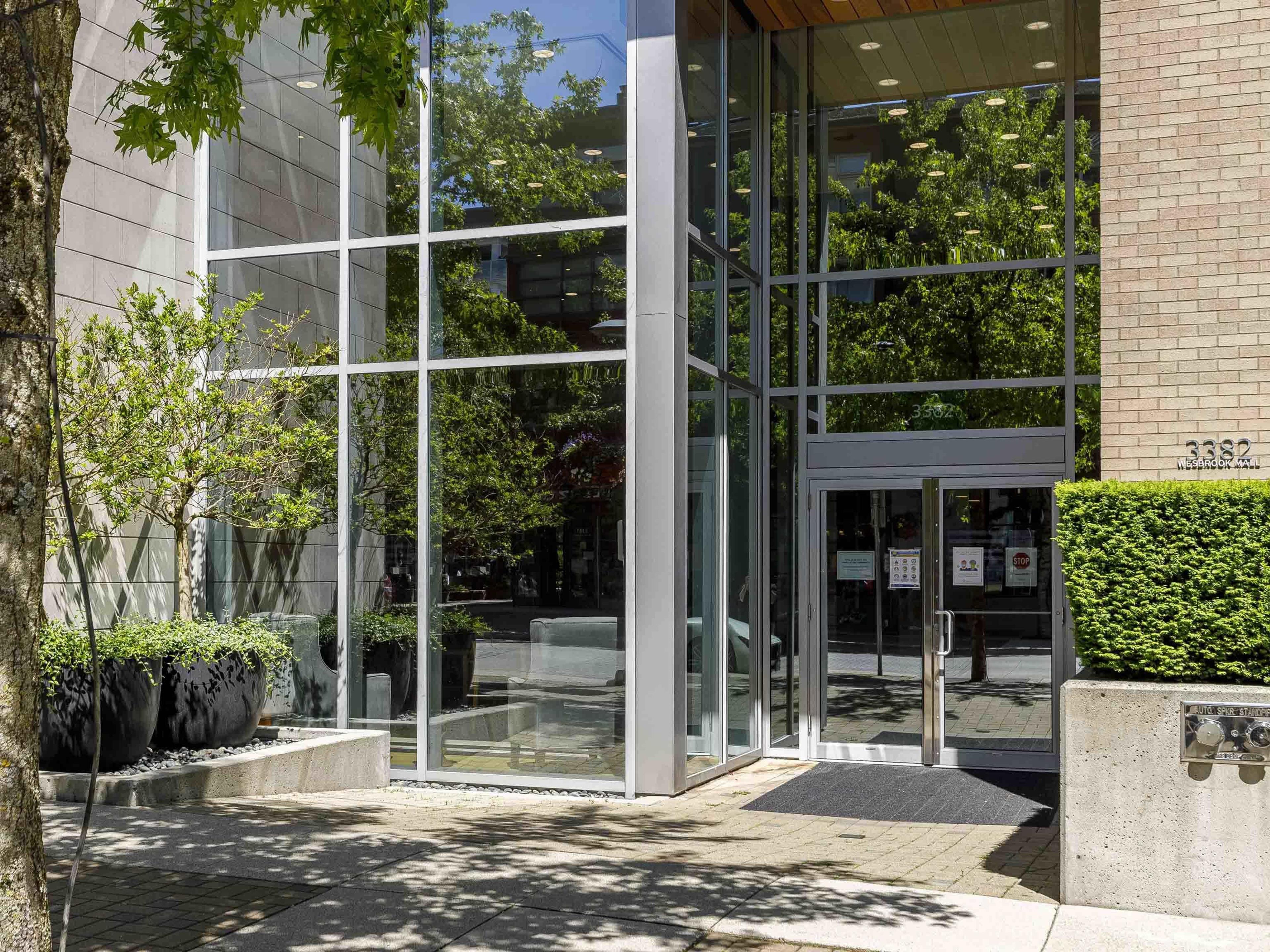 3382 Wesbrook Mall, Vancouver - Exteriors - Photo 2