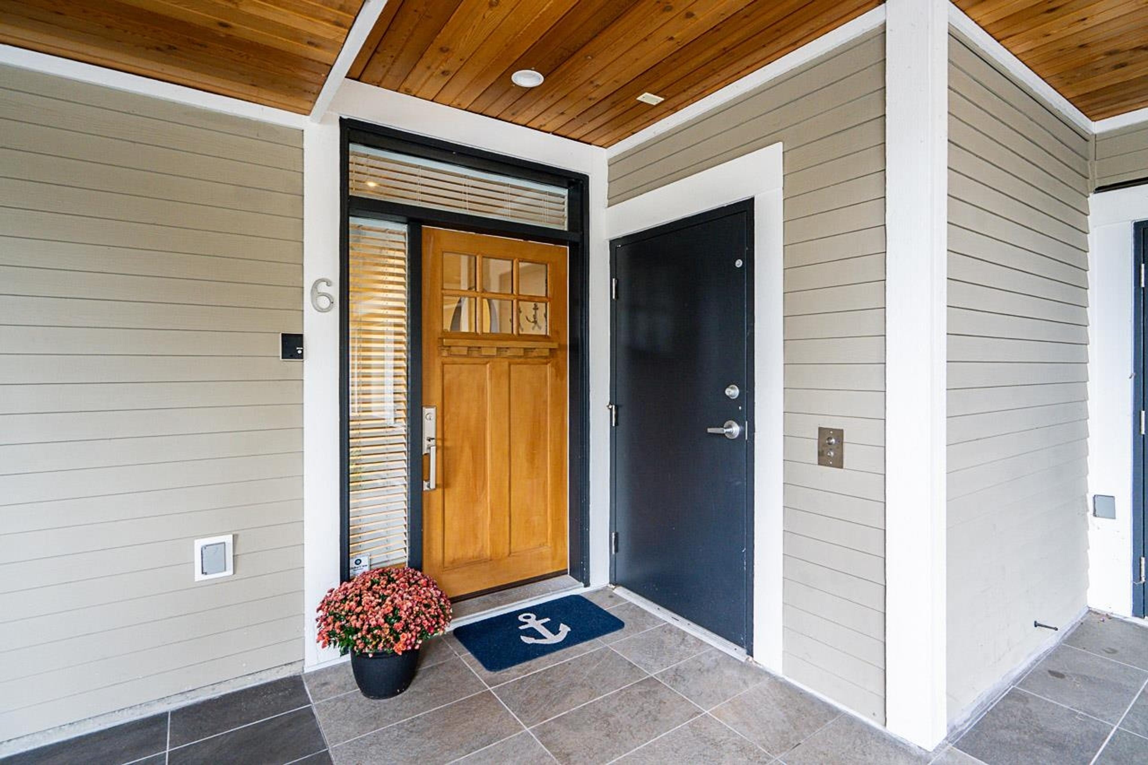 3993 Chatham Street, Richmond - Exteriors - Photo 2