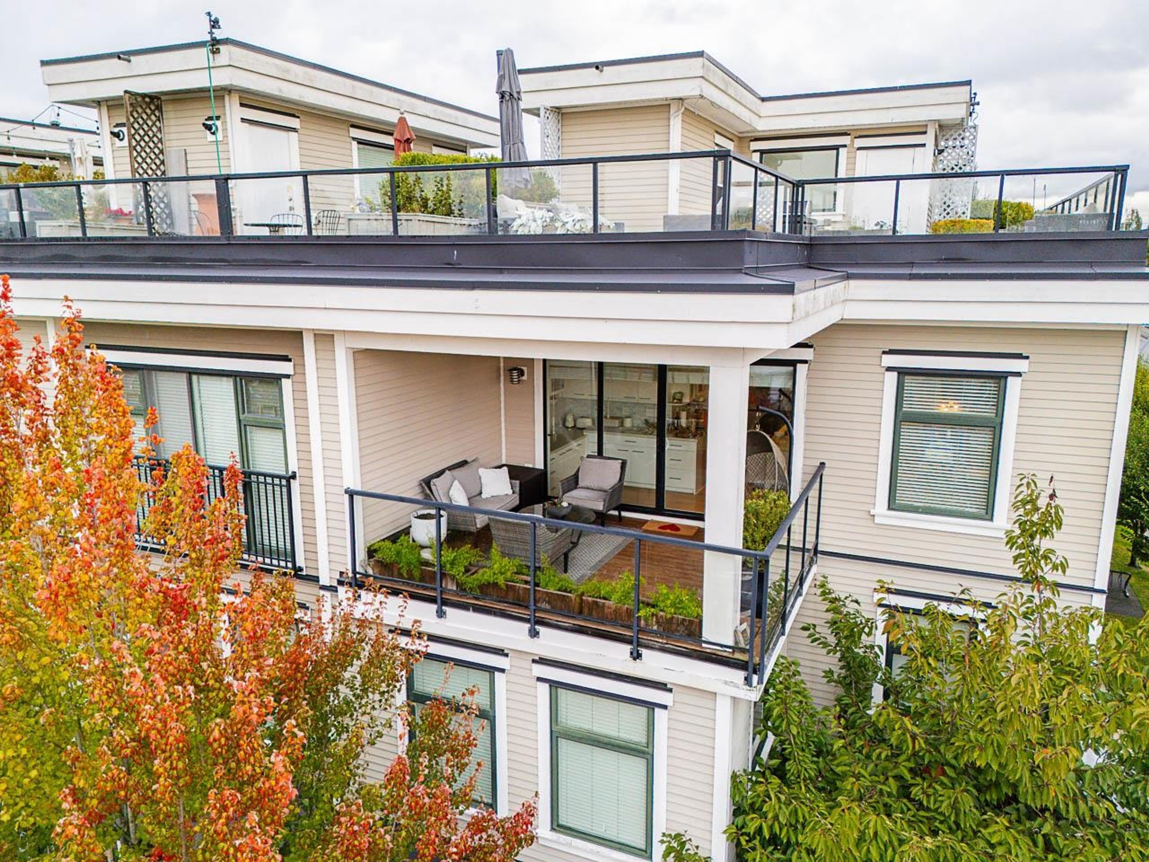 3993 Chatham Street, Richmond - Exteriors - Photo 3