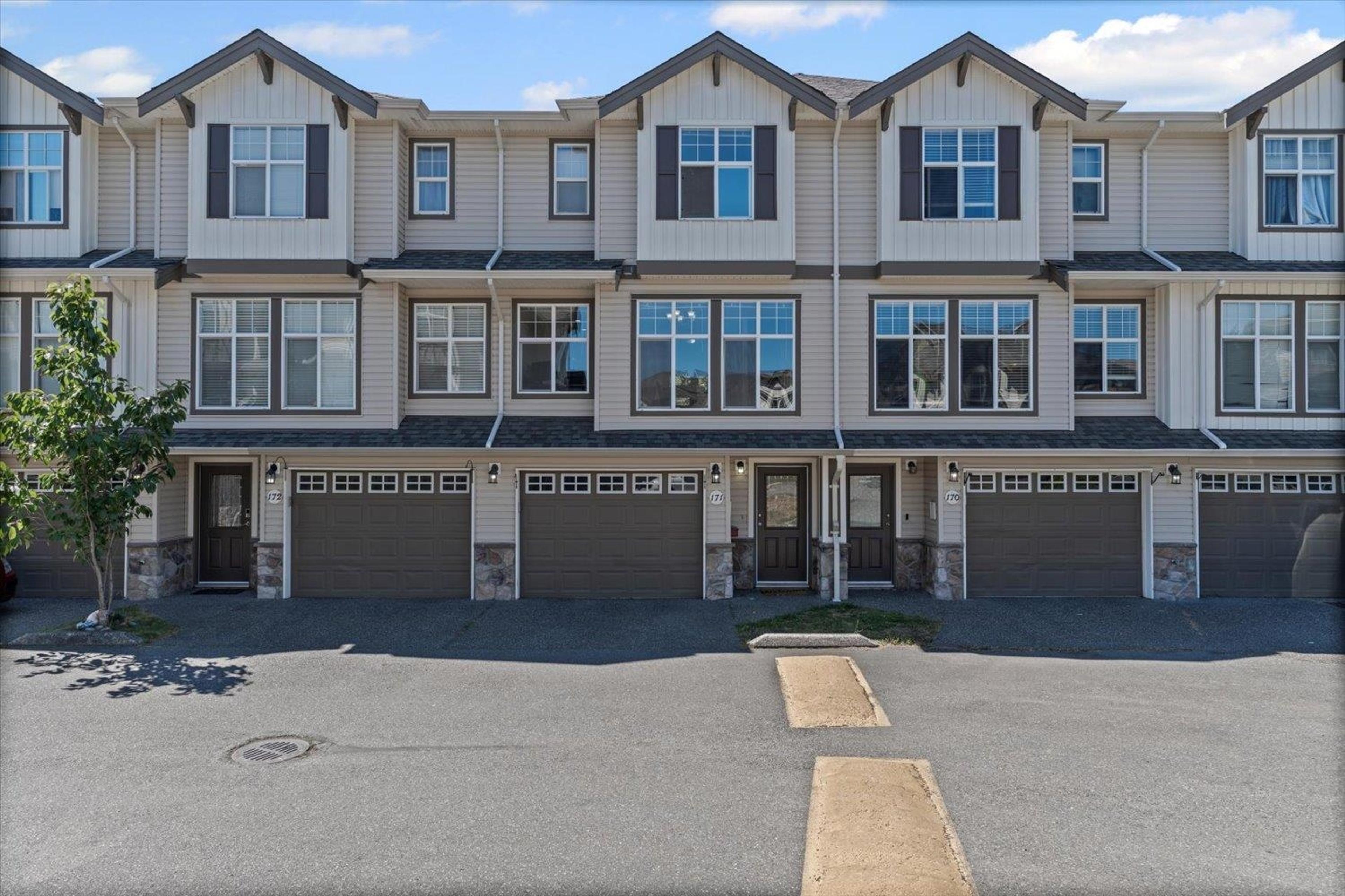 6450 Vedder Road, Chilliwack - Exteriors - Full Complex View - Photo 4