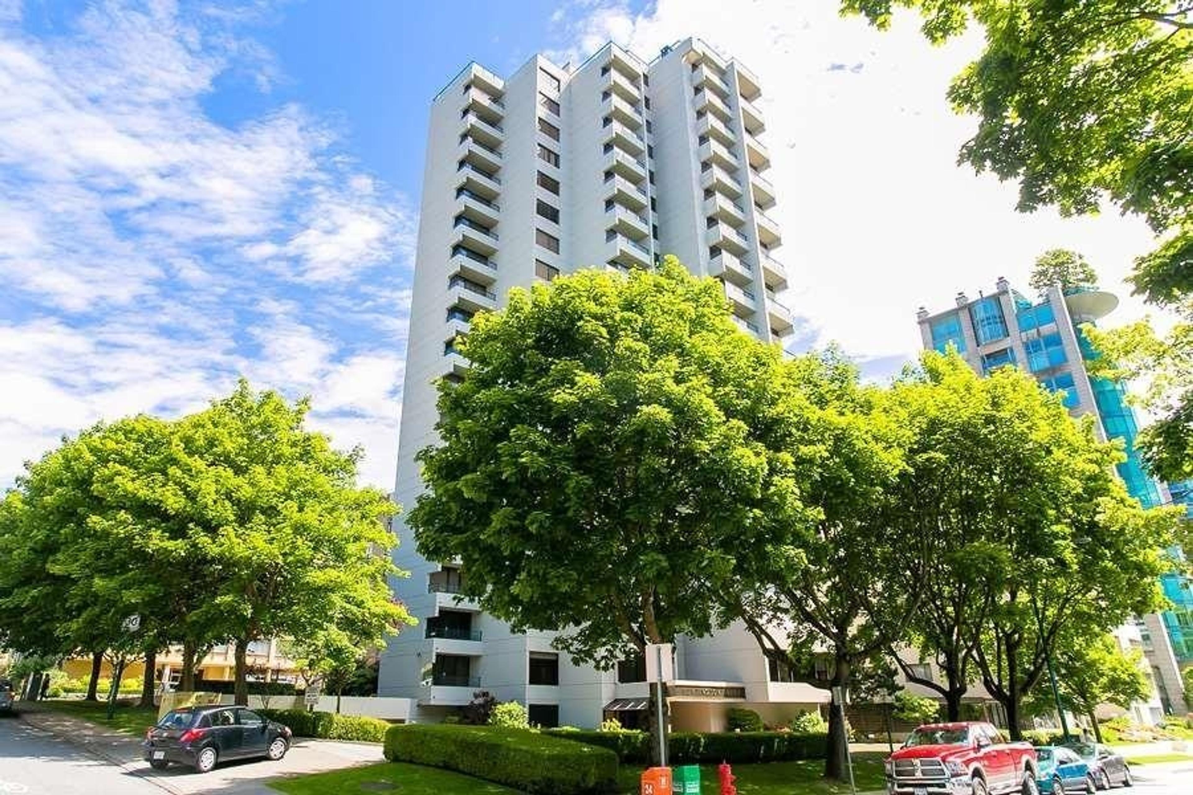 1995 Beach Avenue, Vancouver - Exteriors - Photo 2