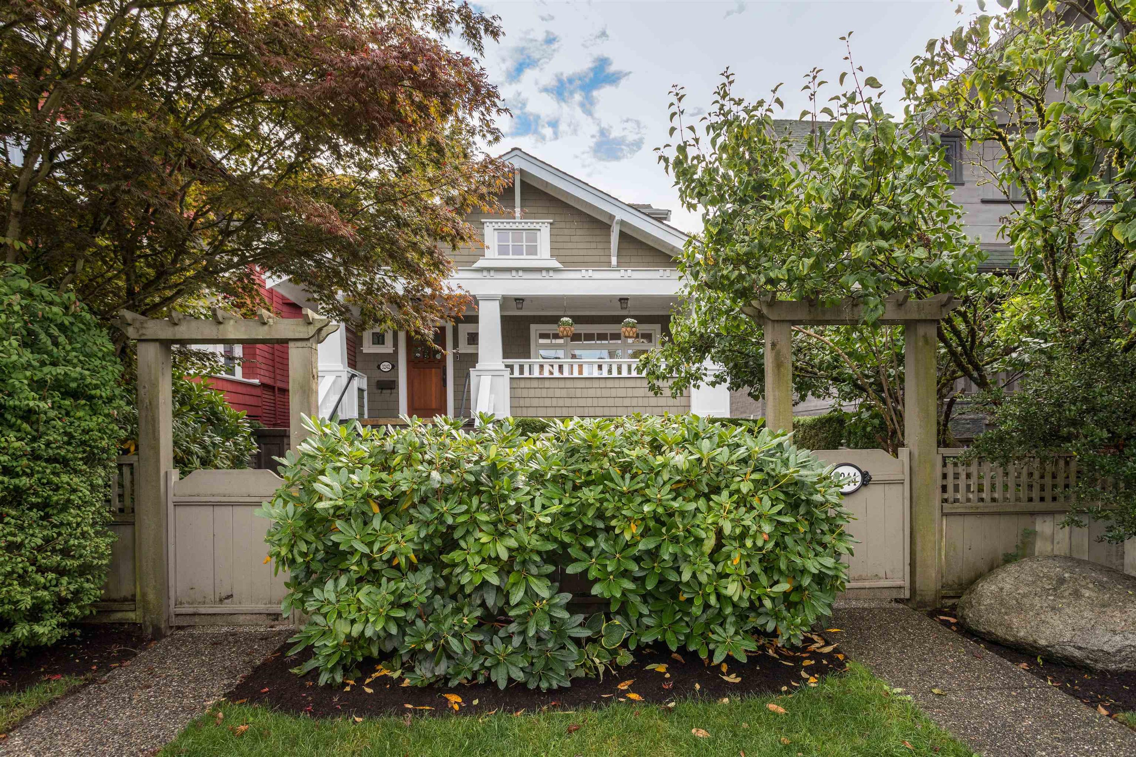 3242 W 3rd Avenue, Vancouver - Exteriors - Photo 1
